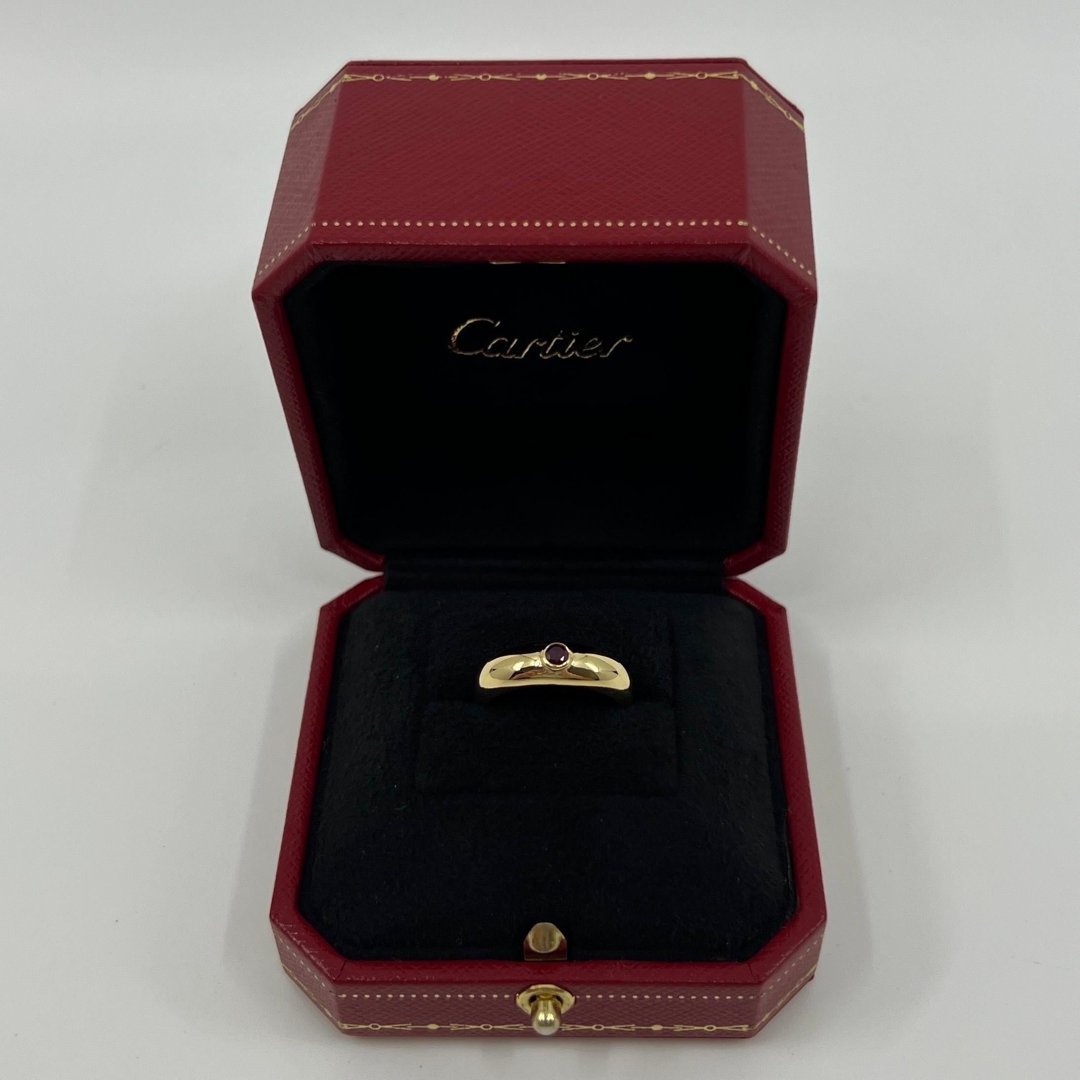 Cartier, bague de style signet en or jaune 18 carats avec rubis rouge taille ronde taille US5,5 en vente 6