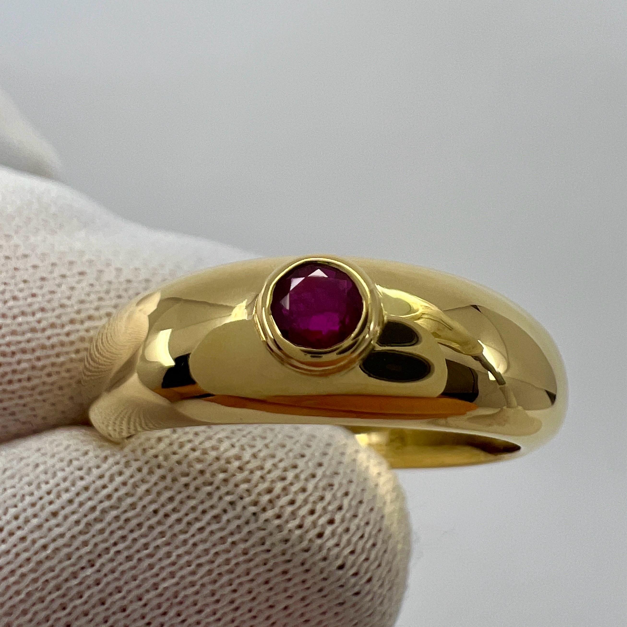 Women's or Men's Vintage Cartier Round Cut Red Ruby 18k Yellow Gold Signet Style Domed Ring US5.5 For Sale