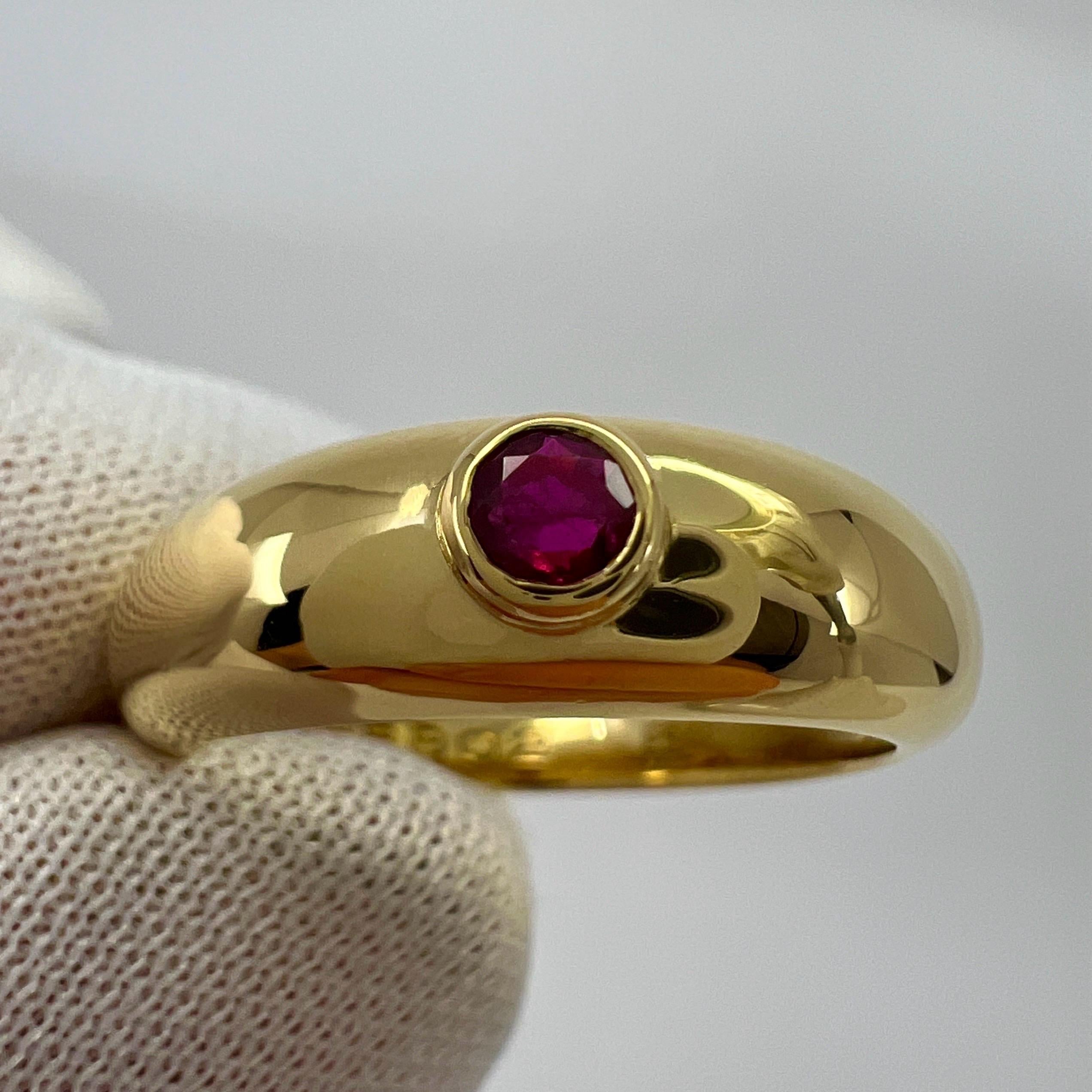 Vintage Cartier Round Cut Red Ruby 18k Yellow Gold Signet Style Domed Ring US5.5 For Sale 2