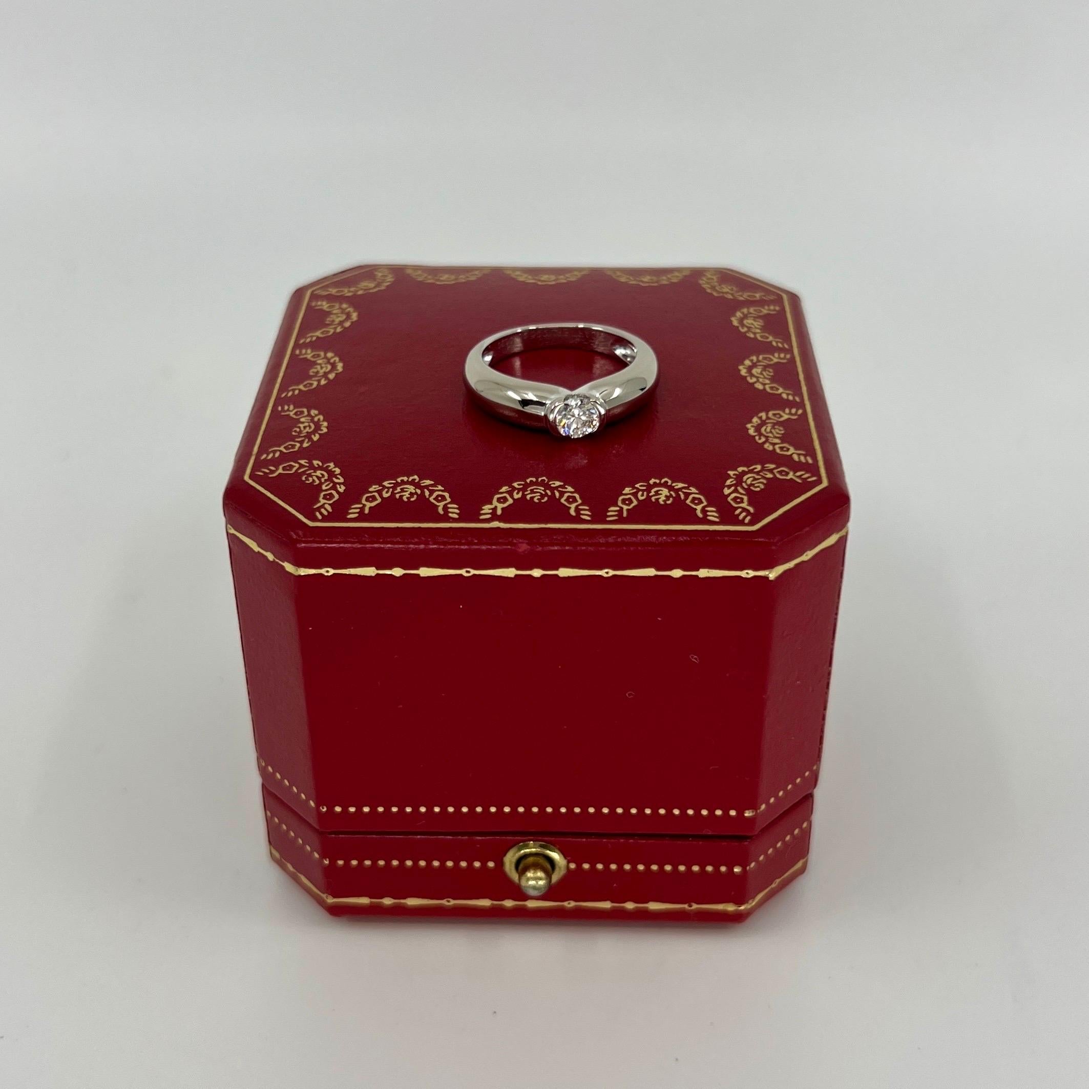 Vintage Cartier Round Diamond 0.28ct VVS Ellipse 18k White Gold Solitaire Ring In Excellent Condition In Birmingham, GB