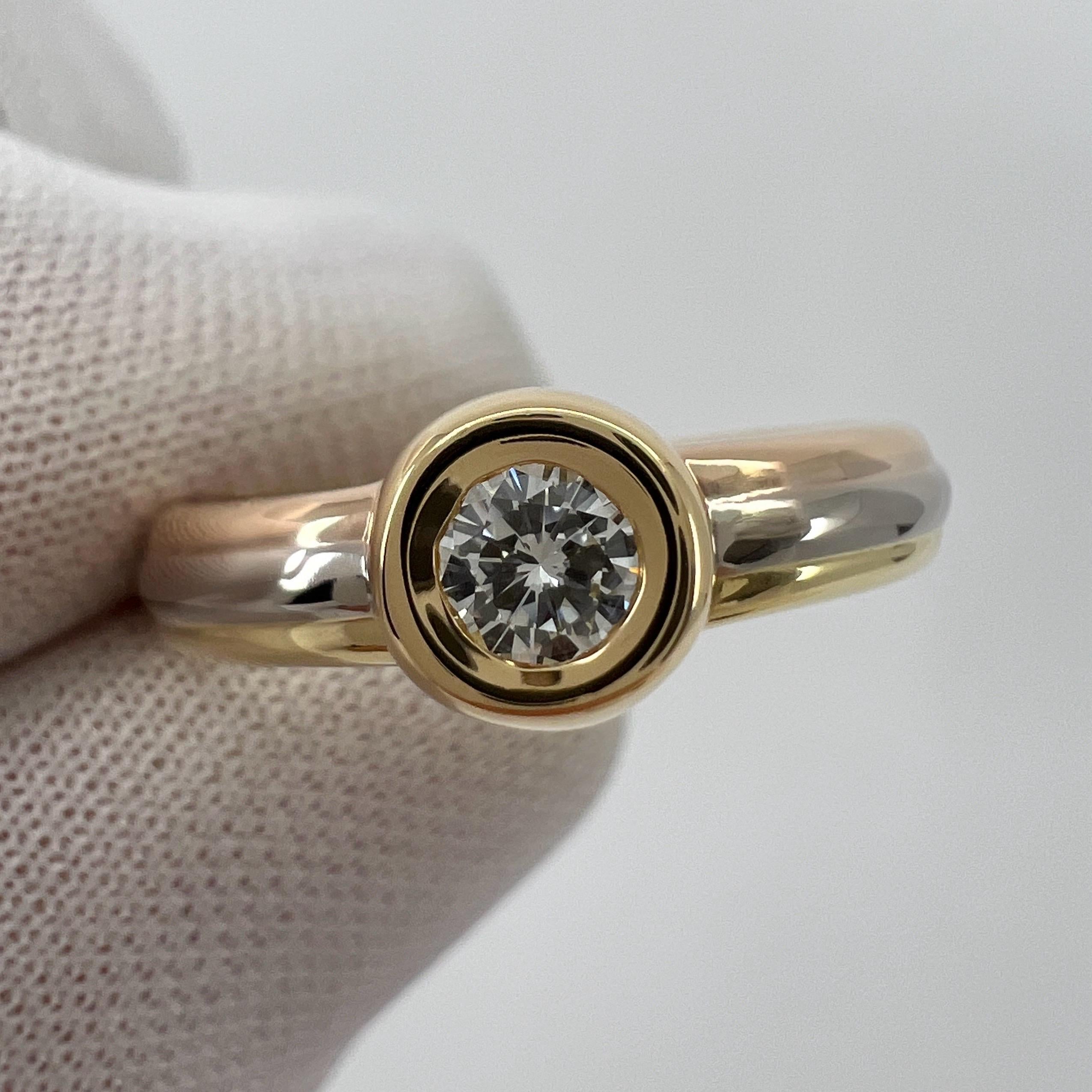 Anello solitario in oro 18k tricolore/multitono Cartier d'epoca con diamante taglio rotondo.

Anello in oro multitono con diamante naturale taglio brillante. Le case di alta gioielleria come Cartier utilizzano solo i diamanti più pregiati e questo