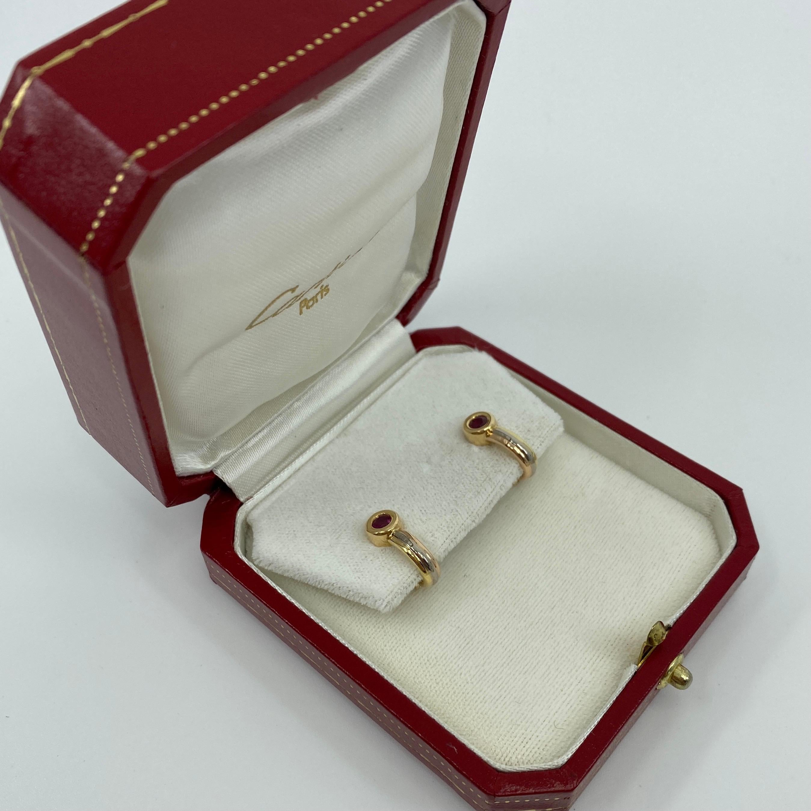 Boucles d'oreilles vintage Cartier en or 18k multi-tons avec rubis rouge rond dans un écrin de Cartier en vente 4