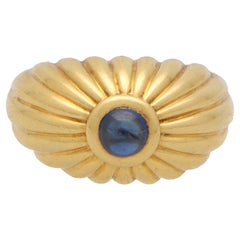 Cartier, bague bombée vintage en or jaune 18 carats sertie de saphirs