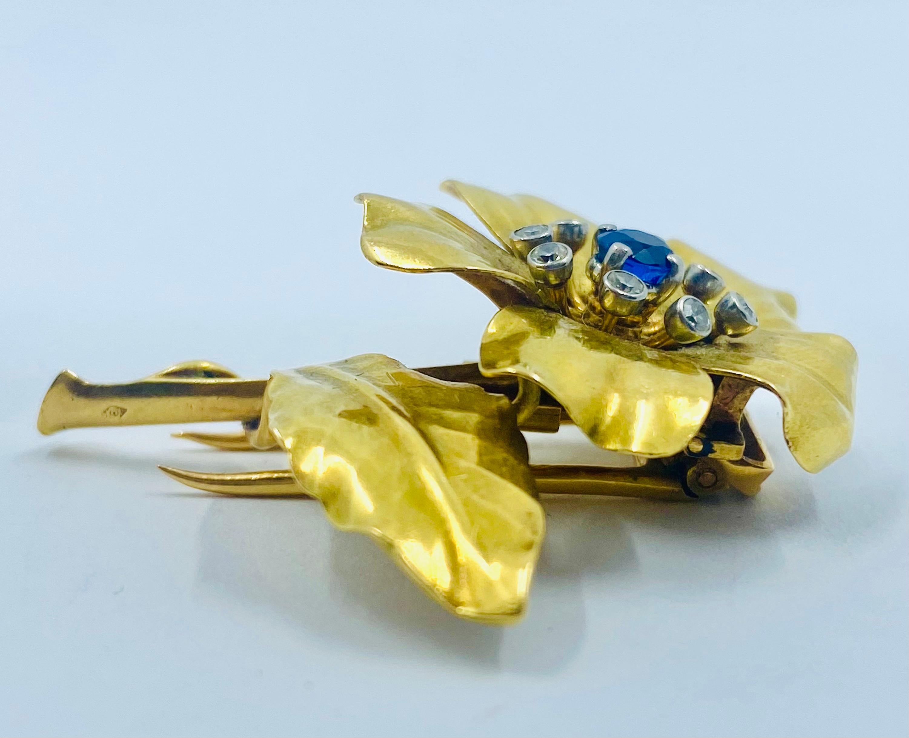 Vintage Cartier Sapphire Gold Brooch In Excellent Condition For Sale In Beverly Hills, CA