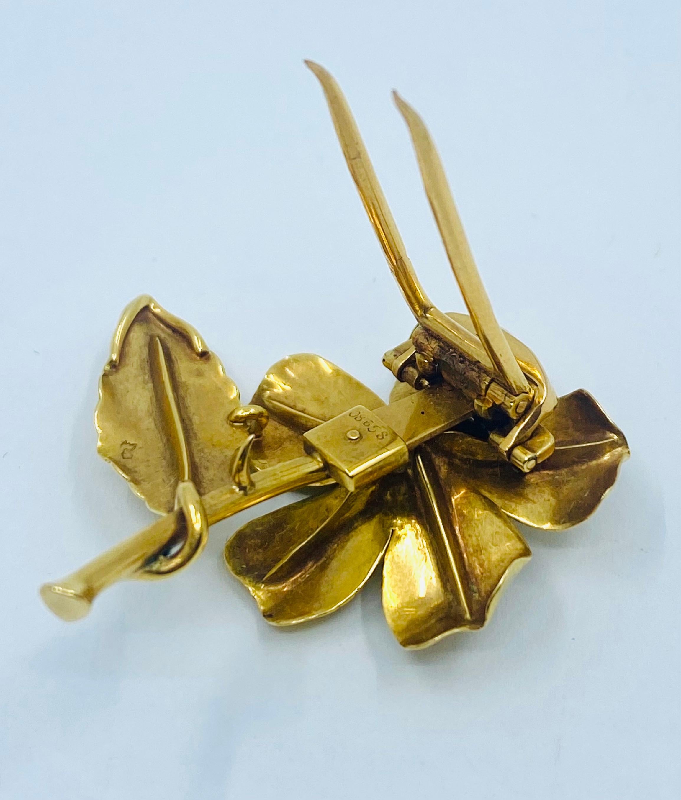 Vintage Cartier Sapphire Gold Brooch For Sale 1