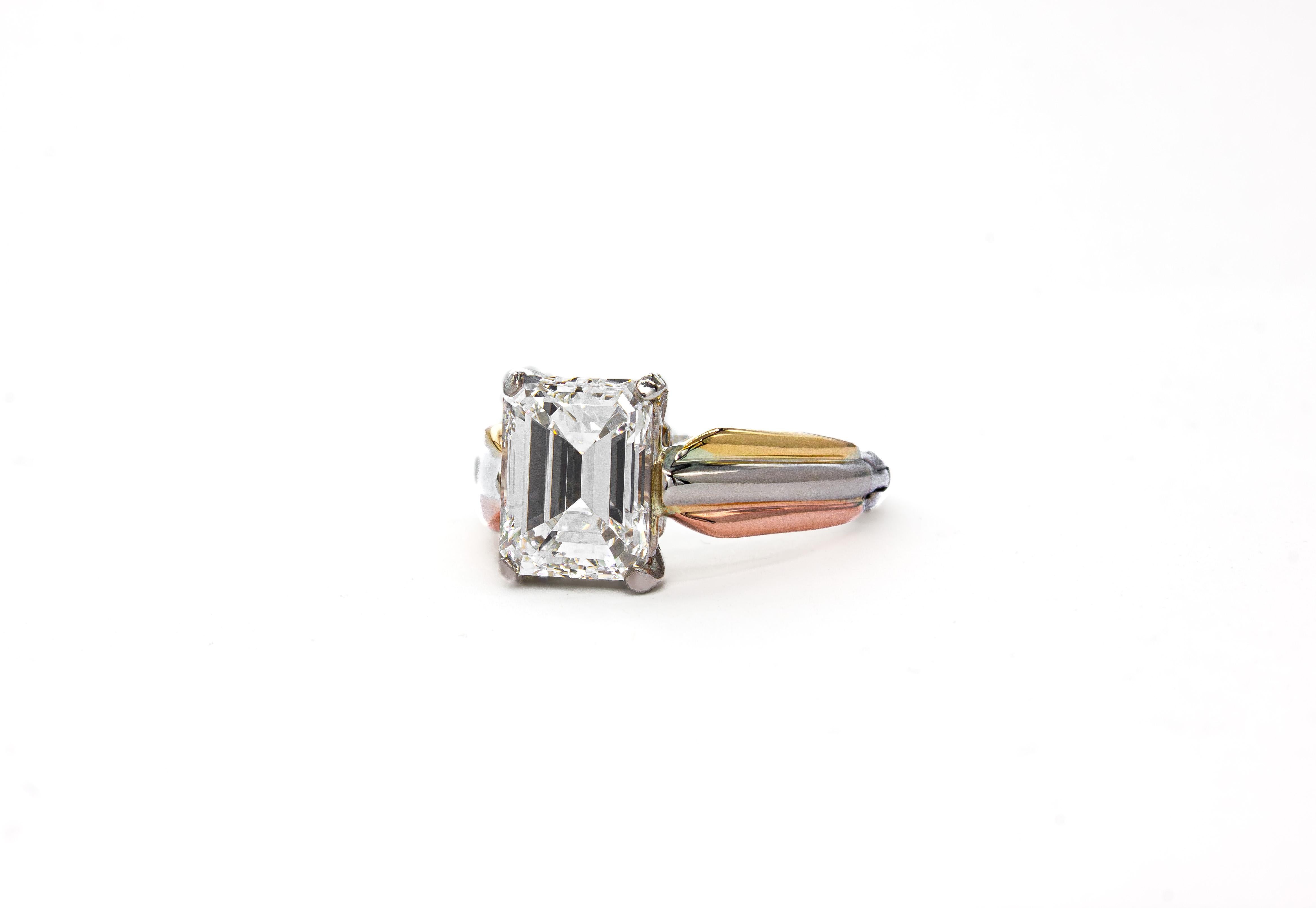 Vintage Cartier signiert 1,92 Karat F VVS1 Smaragdschliff Dreifarbig Trinity Solitaire (Zeitgenössisch) im Angebot