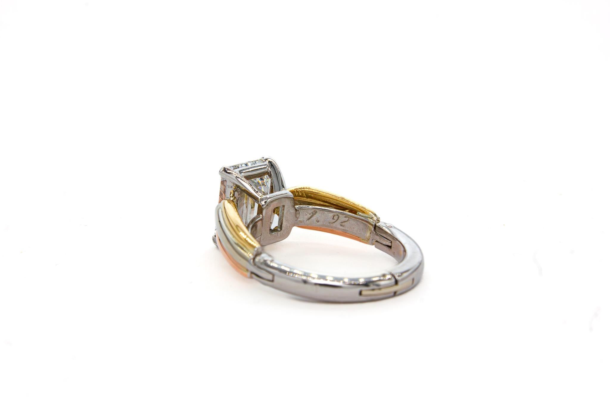 Vintage Cartier signiert 1,92 Karat F VVS1 Smaragdschliff Dreifarbig Trinity Solitaire im Angebot 1