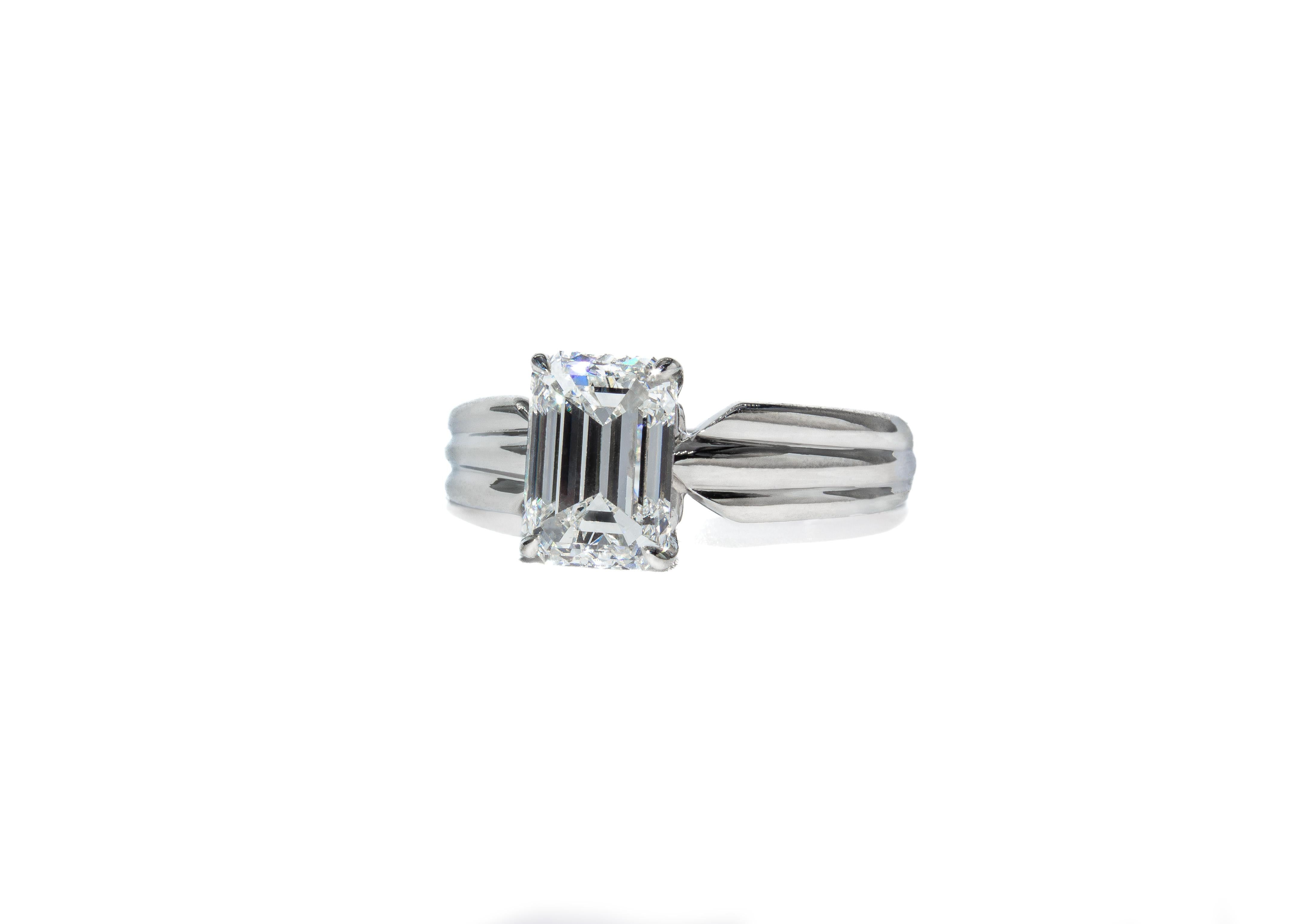 Vintage Cartier signiert 2,11 Karat F VS1 Smaragdschliff Trinity Solitaire (Zeitgenössisch) im Angebot