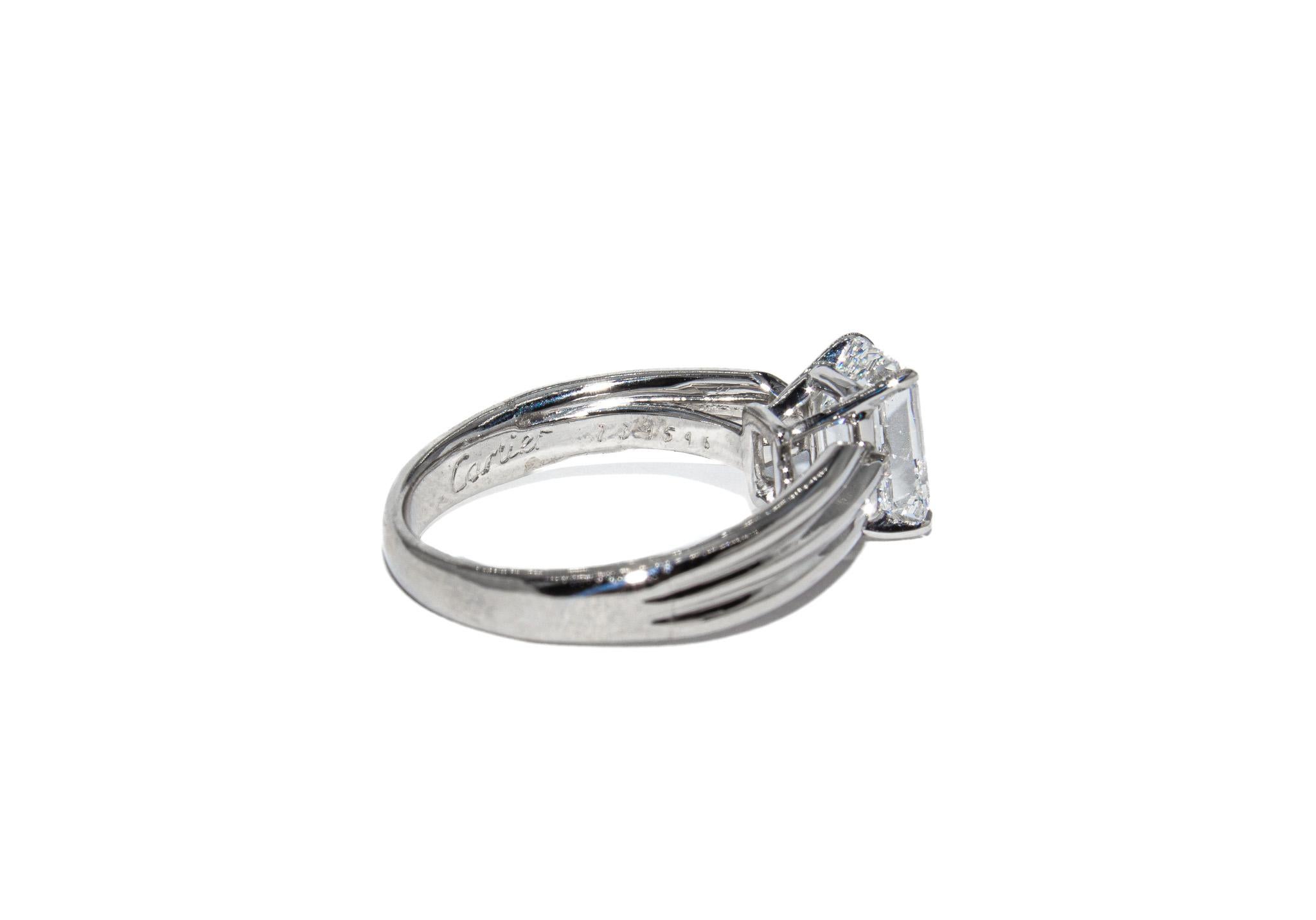 Vintage Cartier signiert 2,11 Karat F VS1 Smaragdschliff Trinity Solitaire im Zustand „Hervorragend“ im Angebot in New York, NY