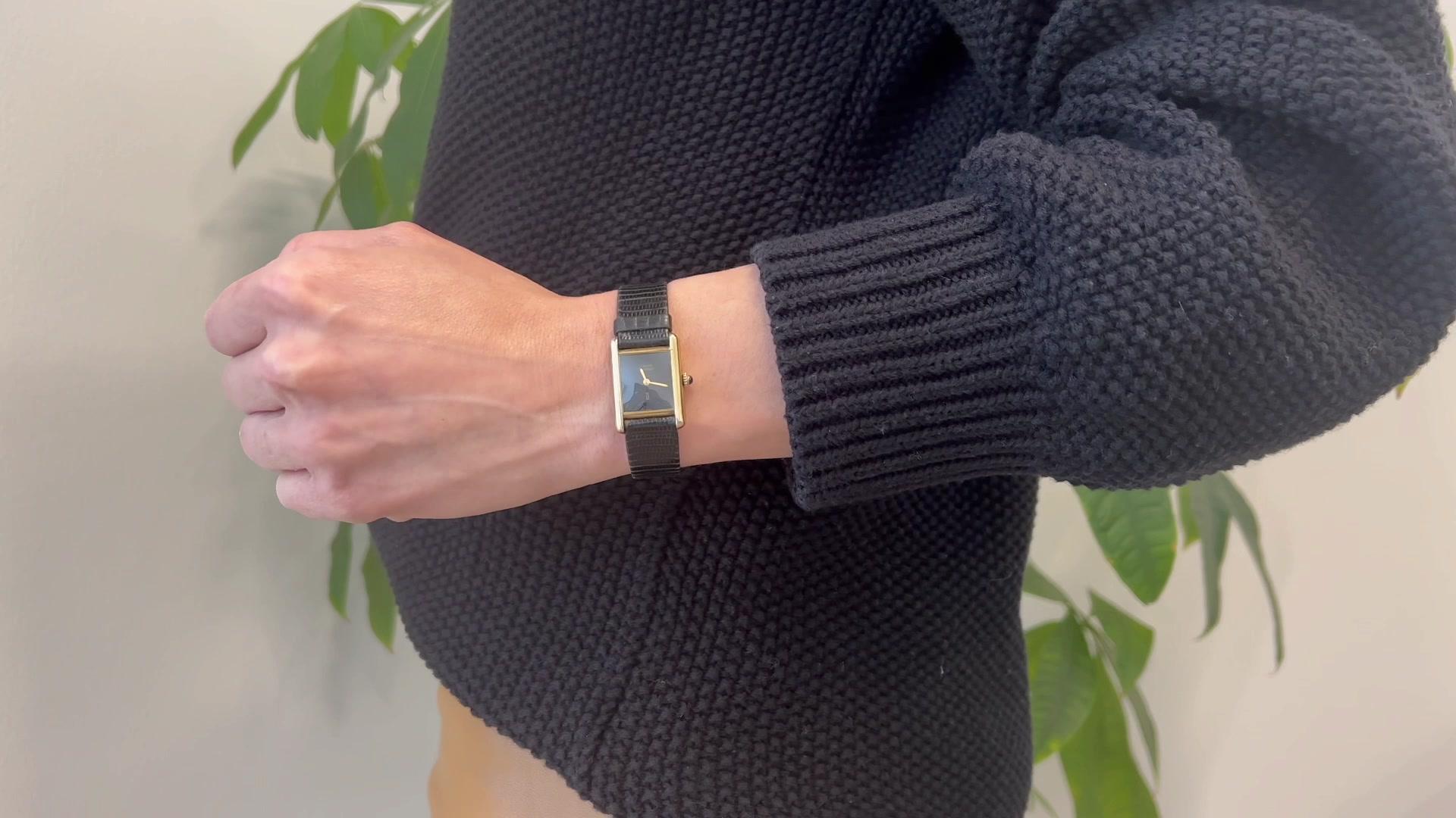 One Vintage Cartier 925 Silver Gold Vermeil Lizard Strap Les Must De Cartier Wristwatch. Featuring one cabochon sapphire dial. Crafted in 18 karat yellow gold vermeil over 925 sterling silver signed Cartier with Swiss hallmarks and purity marks.