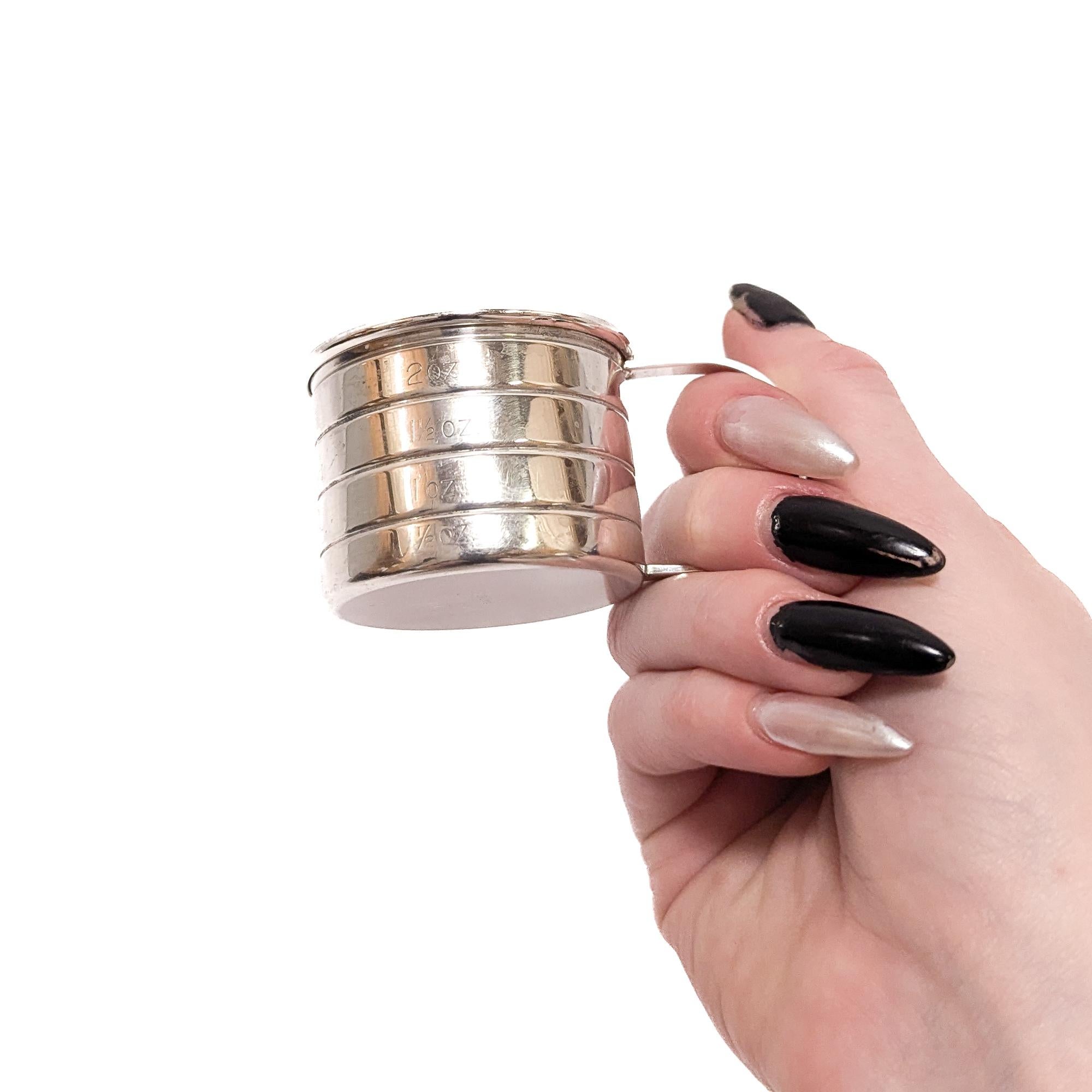 Moderno Misuratore da bar / Jigger d'epoca in argento sterling di Cartier in vendita