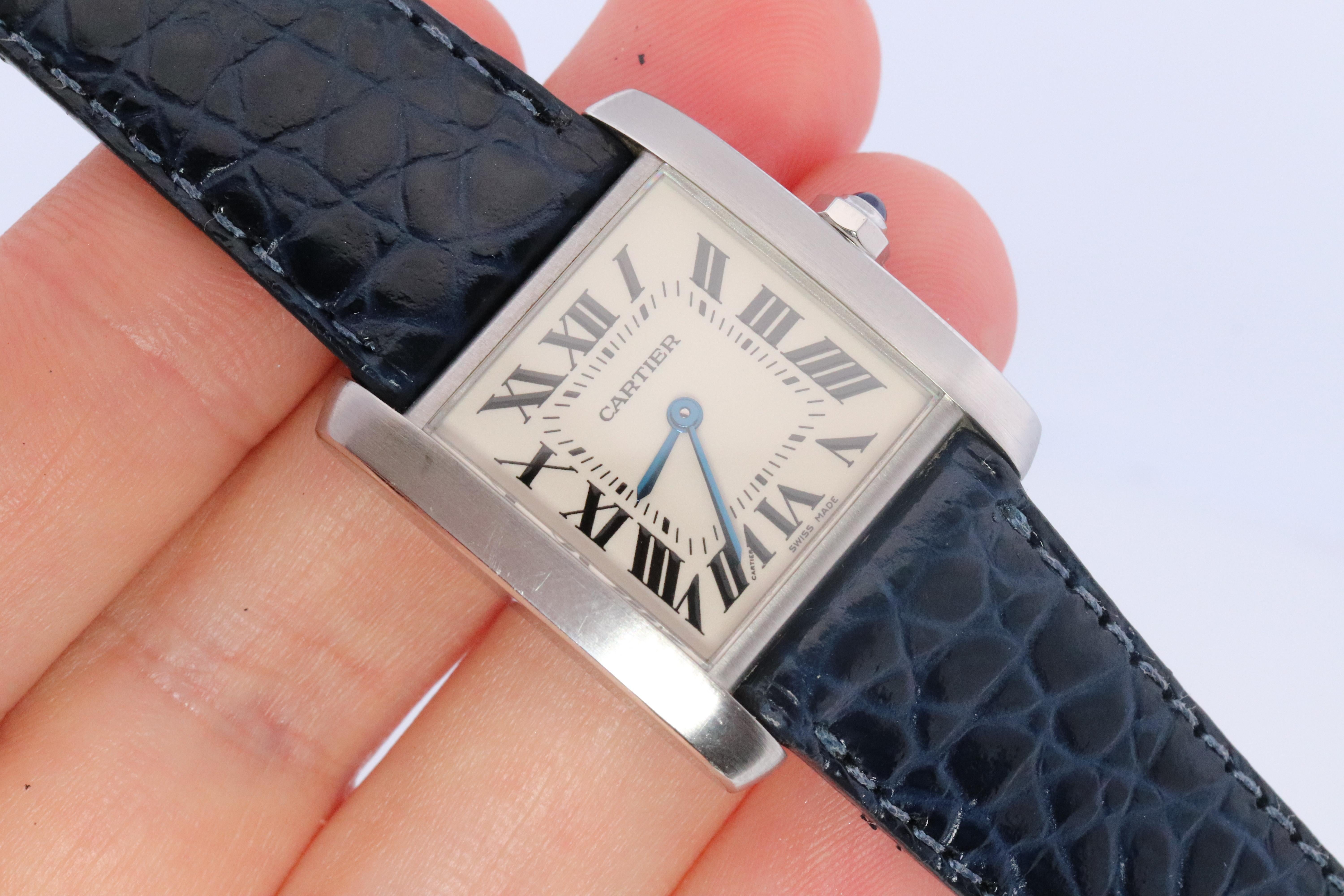 Reloj Cartier auténtico. 
Vintage Iconic Tank Francaise.

ref. 2301

Rara esfera blanca con números romanos negros.

Estado: Nueva Batería instalada.

Detalles:
Caja de 25 mm por 30 mm
Rara esfera blanca
Corona con cabujón de zafiro azul.

Solicita