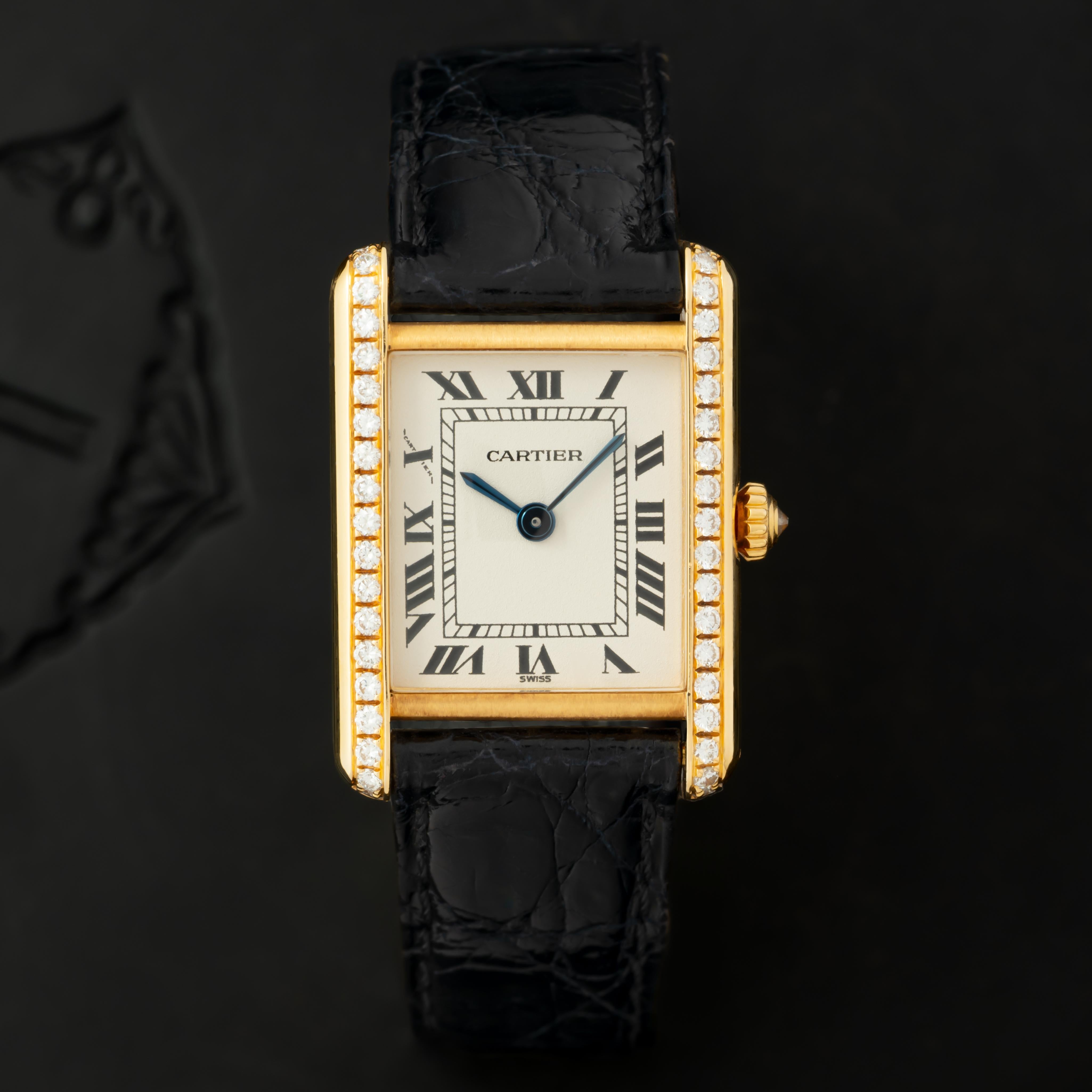 Fabricant : Cartier
Modèle : Tank Louis Modèle WA20331
Année : C.C.
MATERIAL : Or jaune 18k et diamants avec boucle déployante en or jaune 18k
Cadran : argenté avec chiffres romains noirs
Dimensions du boîtier : 20 mm x 27 mm
Mouvement :