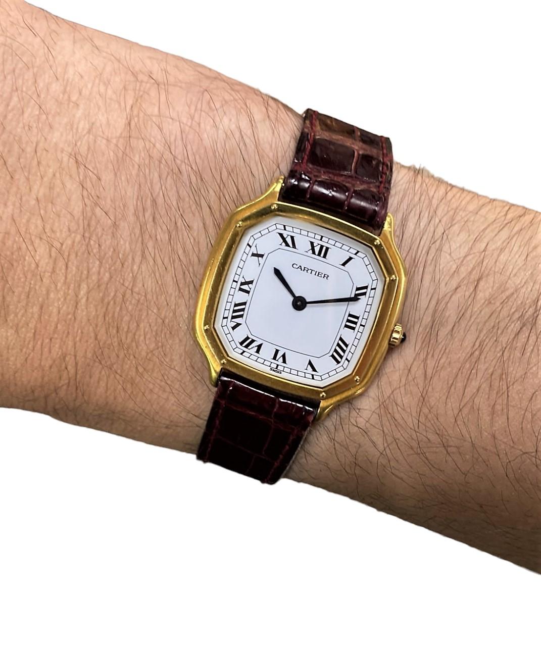 Vintage Cartier Trianon Santos extra fine (plaque supplémentaire), équipée d'un mouvement Frederick Piguet à 17 rubis.  calibre 096. La montre a été fabriquée à la fin des années 1970, vers 1978. La montre est fabriquée en or jaune 18 carats et