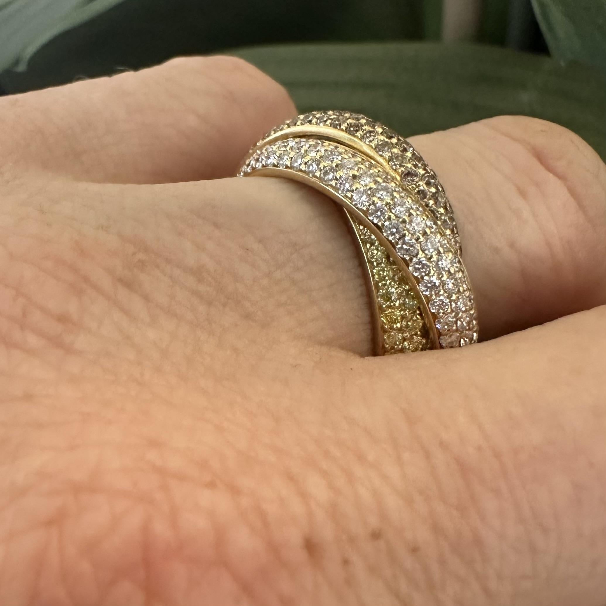 Vintage Cartier Trinity 18k Tri-Gold Yellow, White, Brown Diamond 3 Band Ring In Good Condition For Sale In Miami, FL