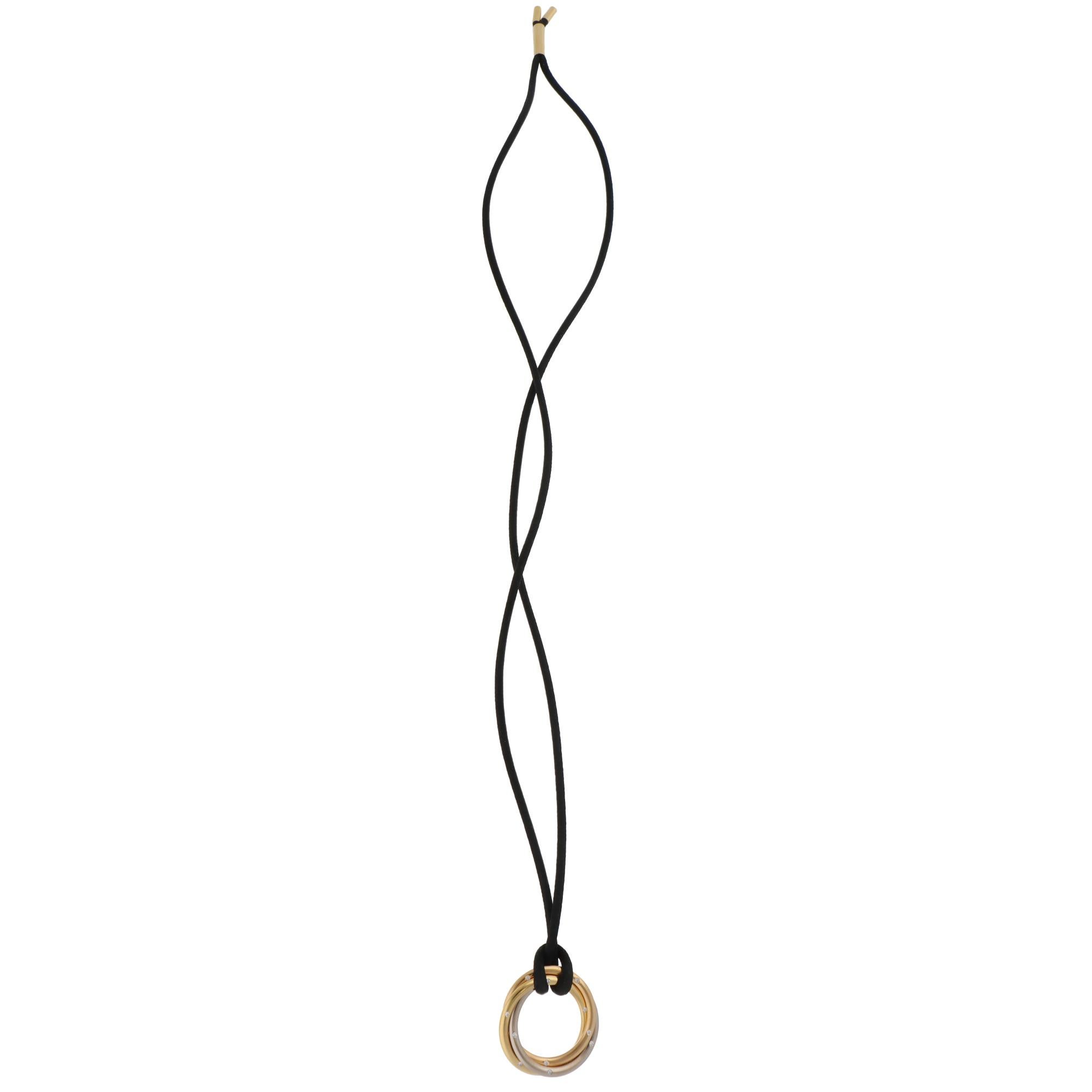 Moderno Collana Cartier Trinity d'epoca con diamanti incastonati in corda nera in vendita