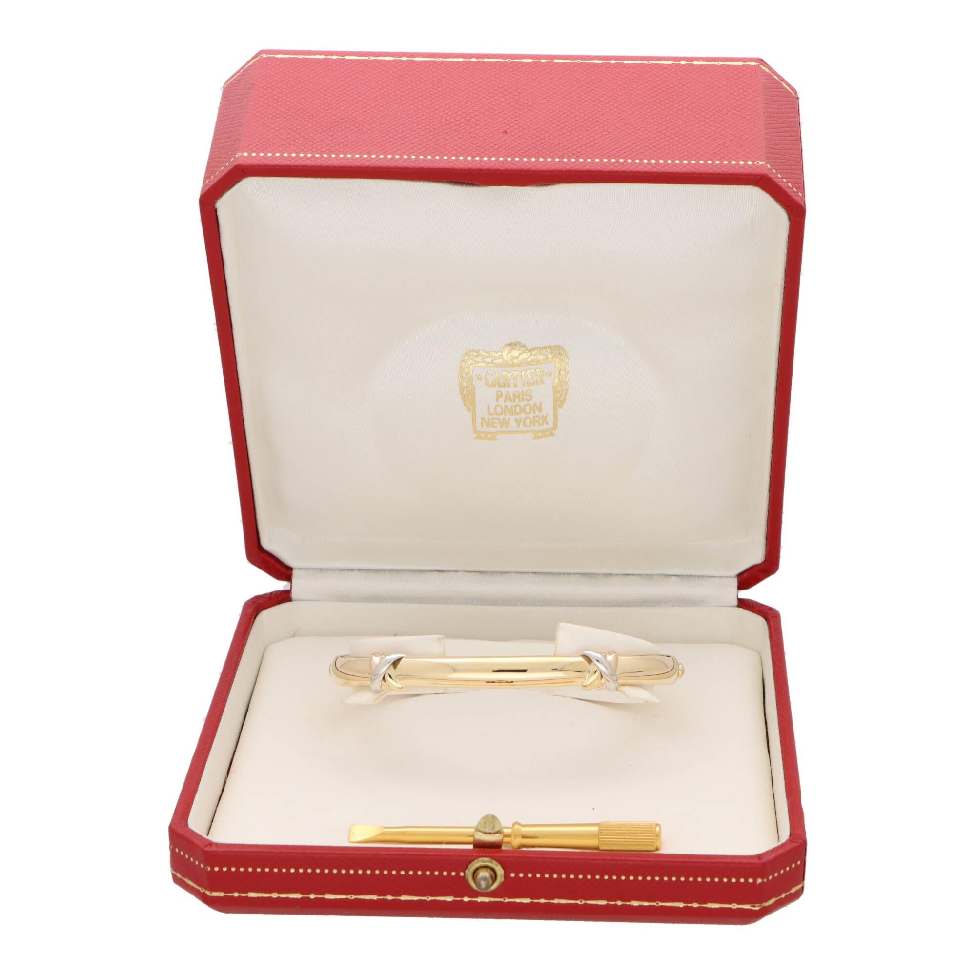 Vintage Cartier 'Trinity Kiss' Screw Bangle Set in 18k Yellow, Rose & White Gold In Excellent Condition For Sale In London, GB