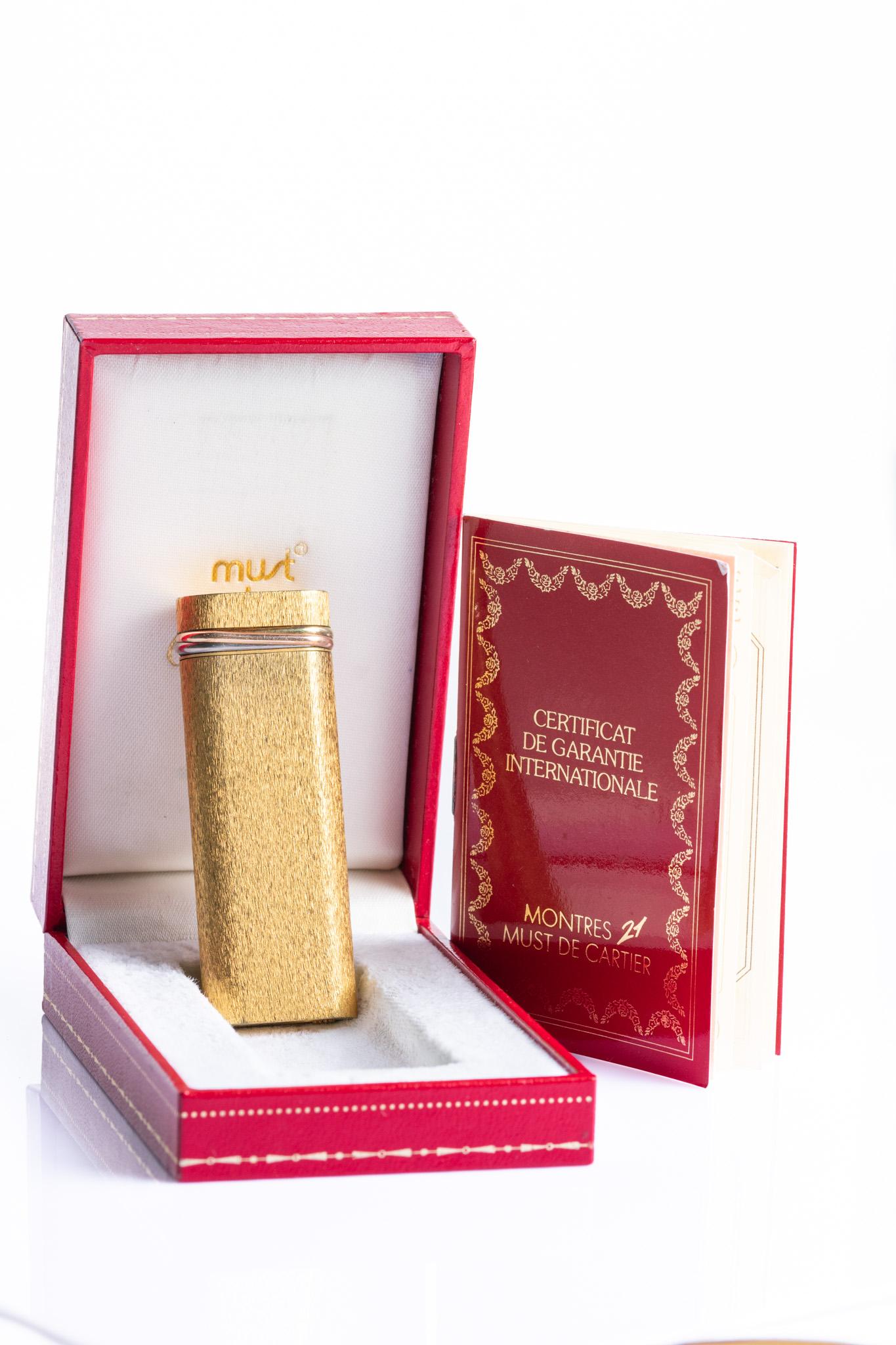 Vintage Cartier Trinity Oval Gold Plated Lighter With Original Box Bon état - En vente à Portland, England