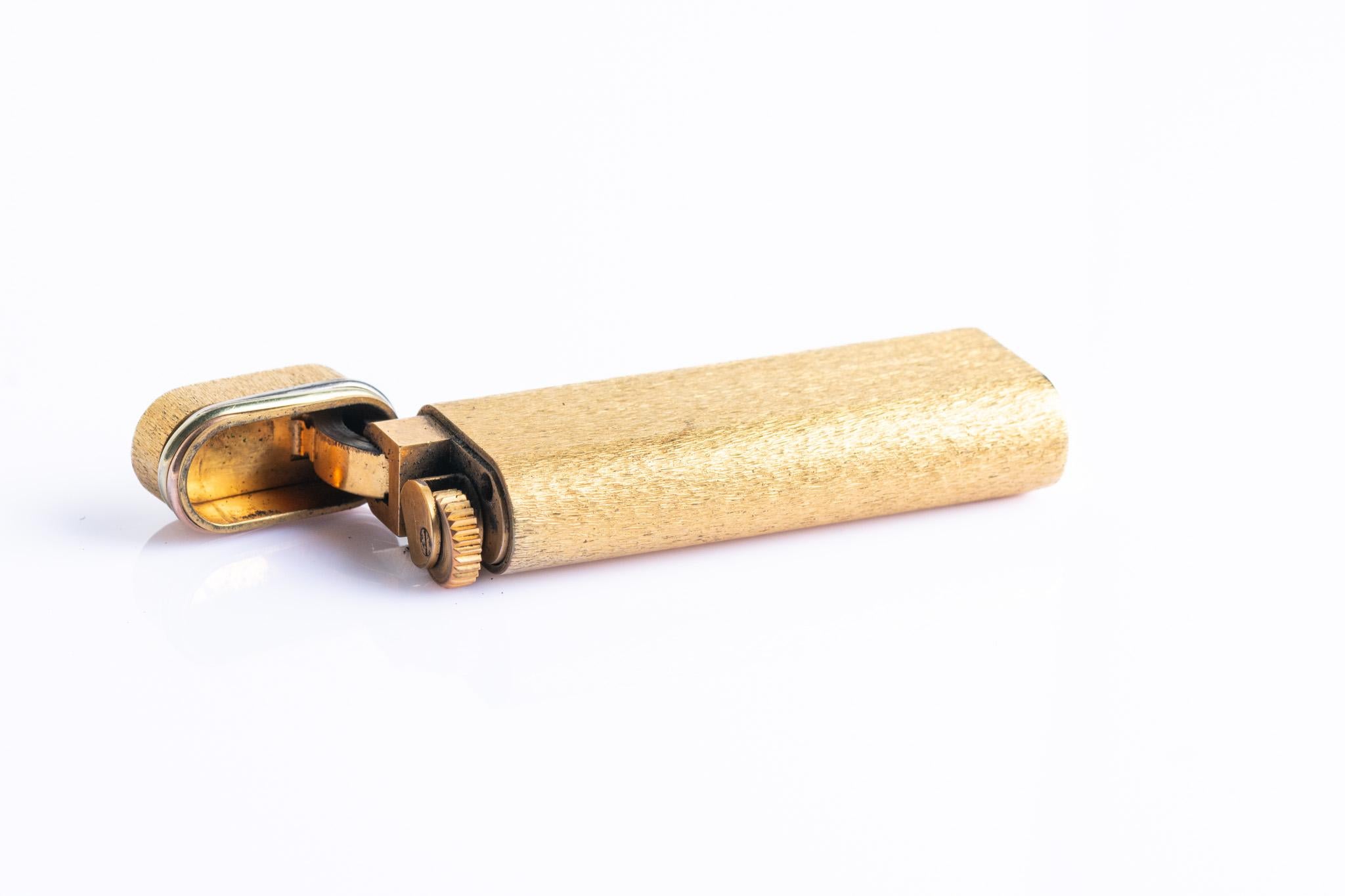 Vintage Cartier Trinity Oval Gold Plated Lighter With Original Box en vente 2