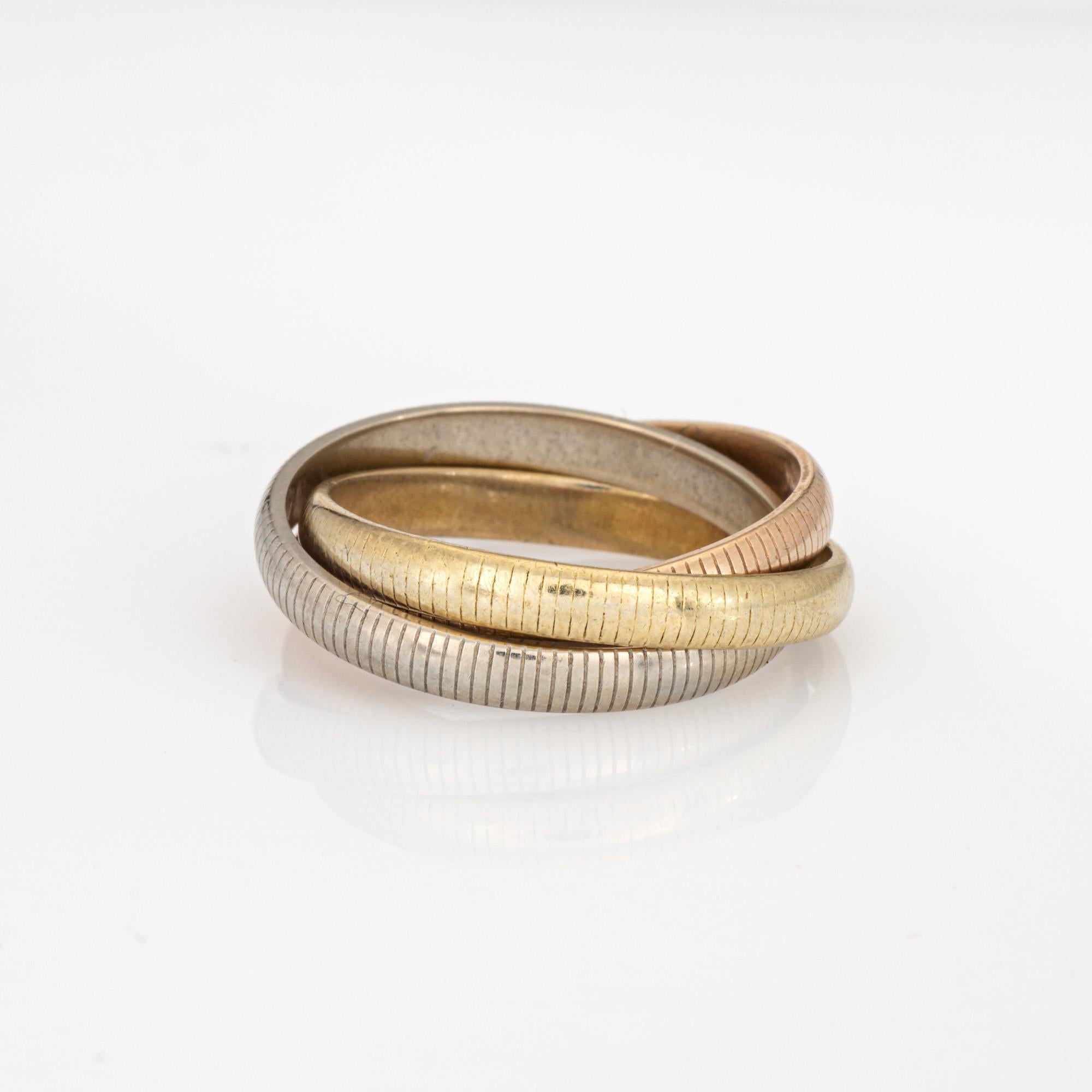 Moderno Cartier Trinity Ring Sz 5 Ribbed Design 18k Tri Gold Rolling Bands d'epoca in vendita