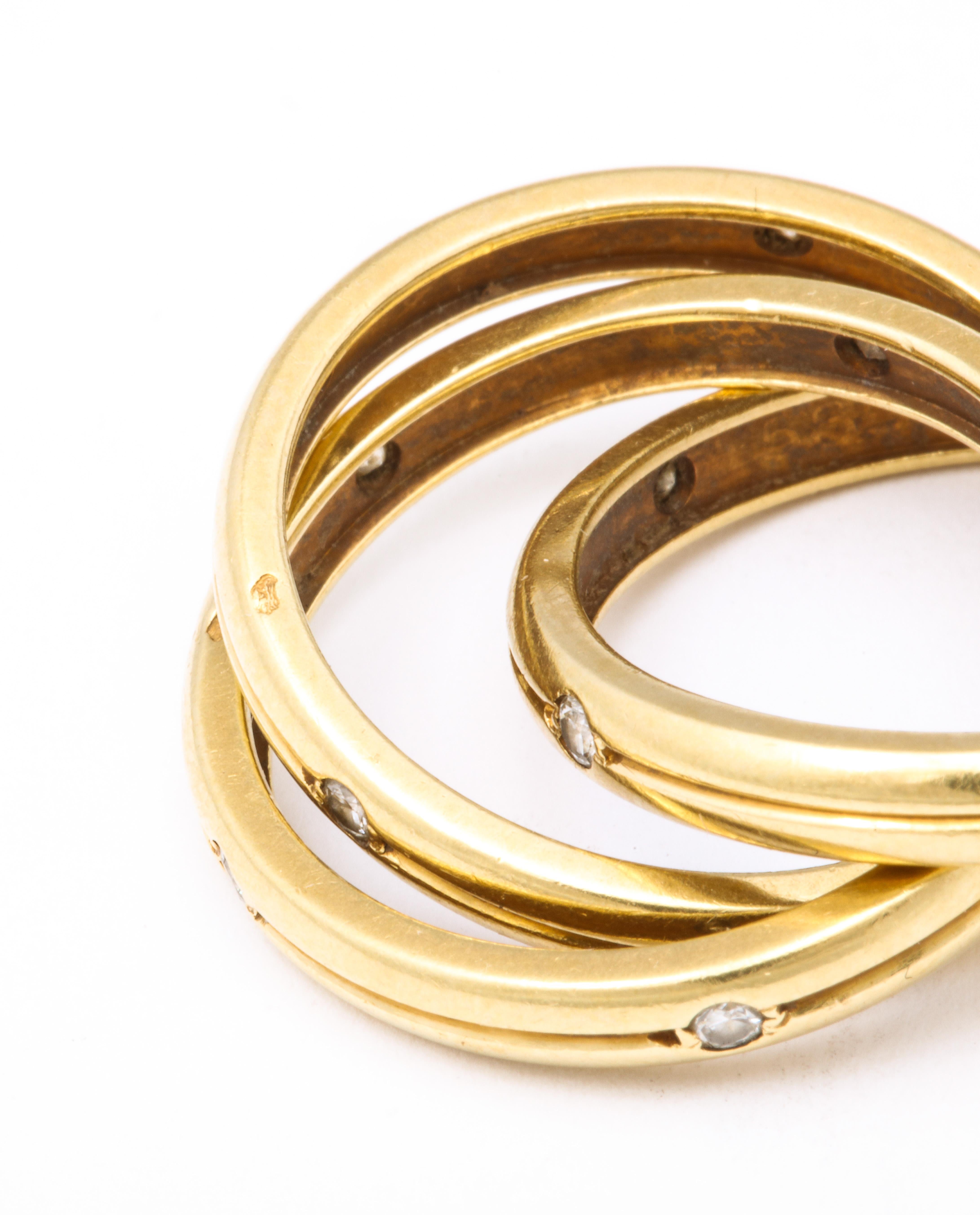   Vintage Cartier Trinity Ring avec Diamants intercalés taille 6/6.5 Signé Cartier Paris
   Il est rare de trouver ce modèle avec une crête coupée dans les bandes.  Cela ne s'est fait qu'à Paris pour une
   temps court.