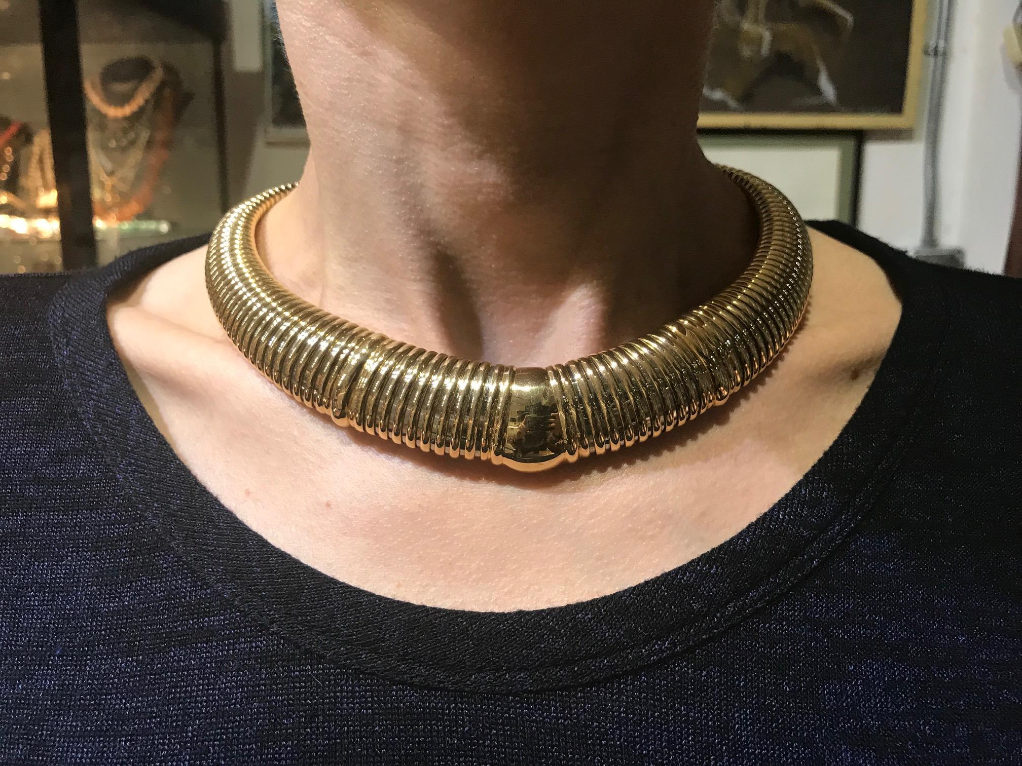 An iconic Tubogas design in polished 18 karat yellow gold with stainless steel core. Circa 1970s.
The widest part is 1