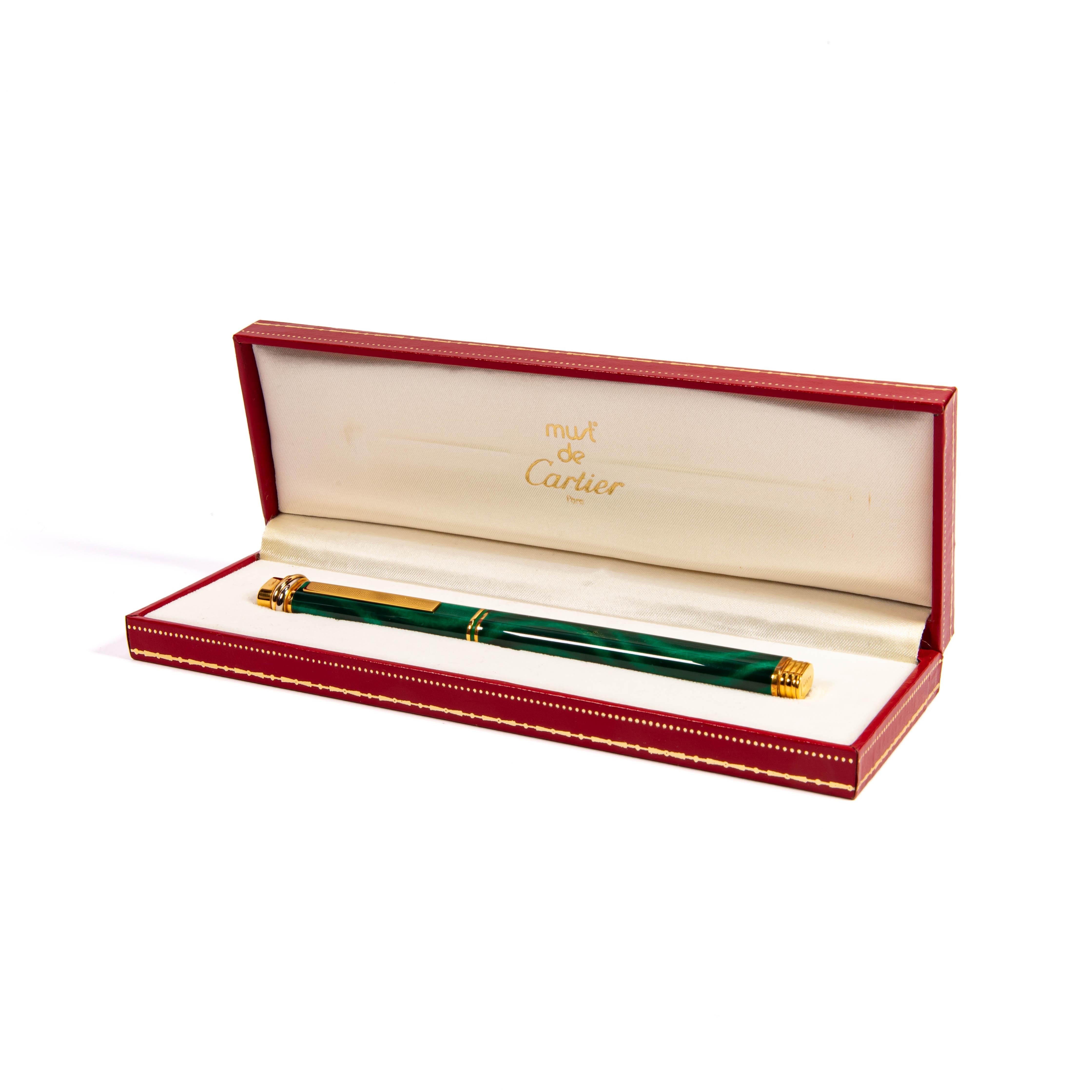 Cartier, ein Name, der für Luxus und Eleganz steht, stellt seit jeher feine Schreibgeräte mit der gleichen Sorgfalt und Raffinesse her wie seine berühmten Schmuckstücke und Uhren. Das Haus steht seit langem für französischen Luxus und ist bekannt