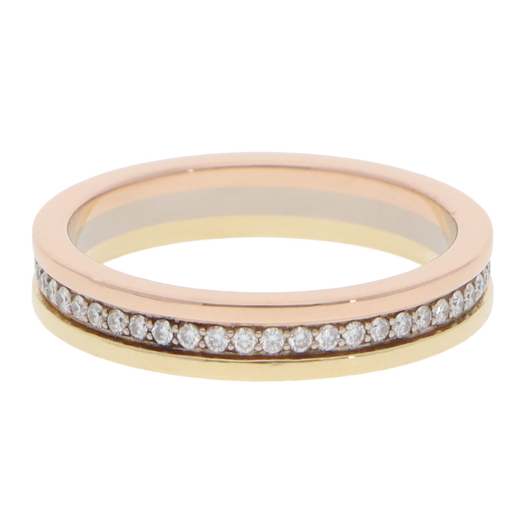 Ein schöner Vintage Cartier Vendôme Louis Diamant Ewigkeitsring in 18k Gelb-, Weiß- und Roségold.

Der Ring aus der Hochzeitskollektion Vendôme Louis Cartier ist mit 51 runden Diamanten im Brillantschliff rund um das Band in Kornfassung besetzt. Das