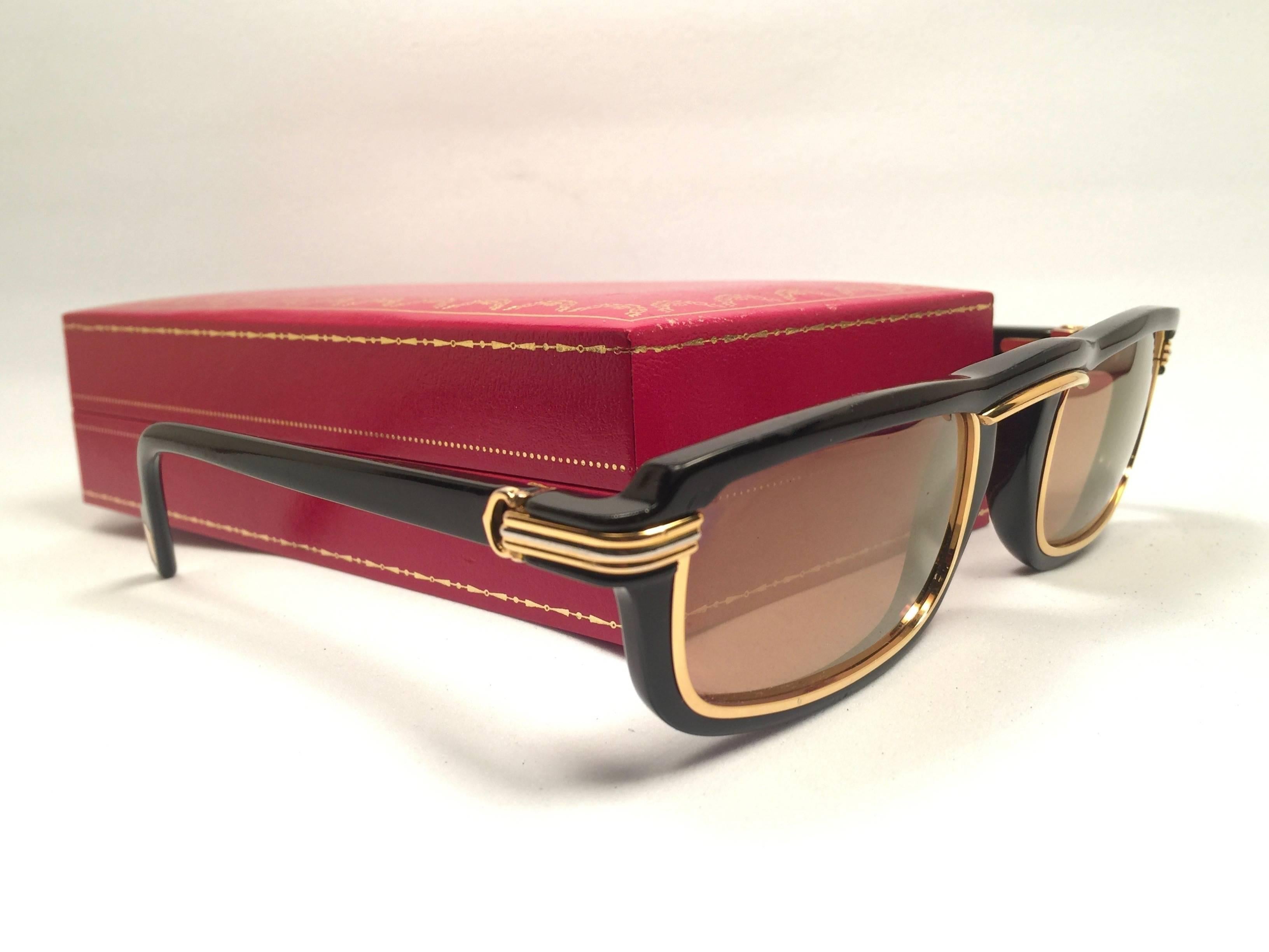  1991 Original Cartier Vertigo Art Deco Sunglasses with spotless  (uv protection) lenses.
Frame has the famous real gold and white gold accents in the middle and on the sides.
All hallmarks. Cartier gold signs on the earpaddles. Both arms sport the