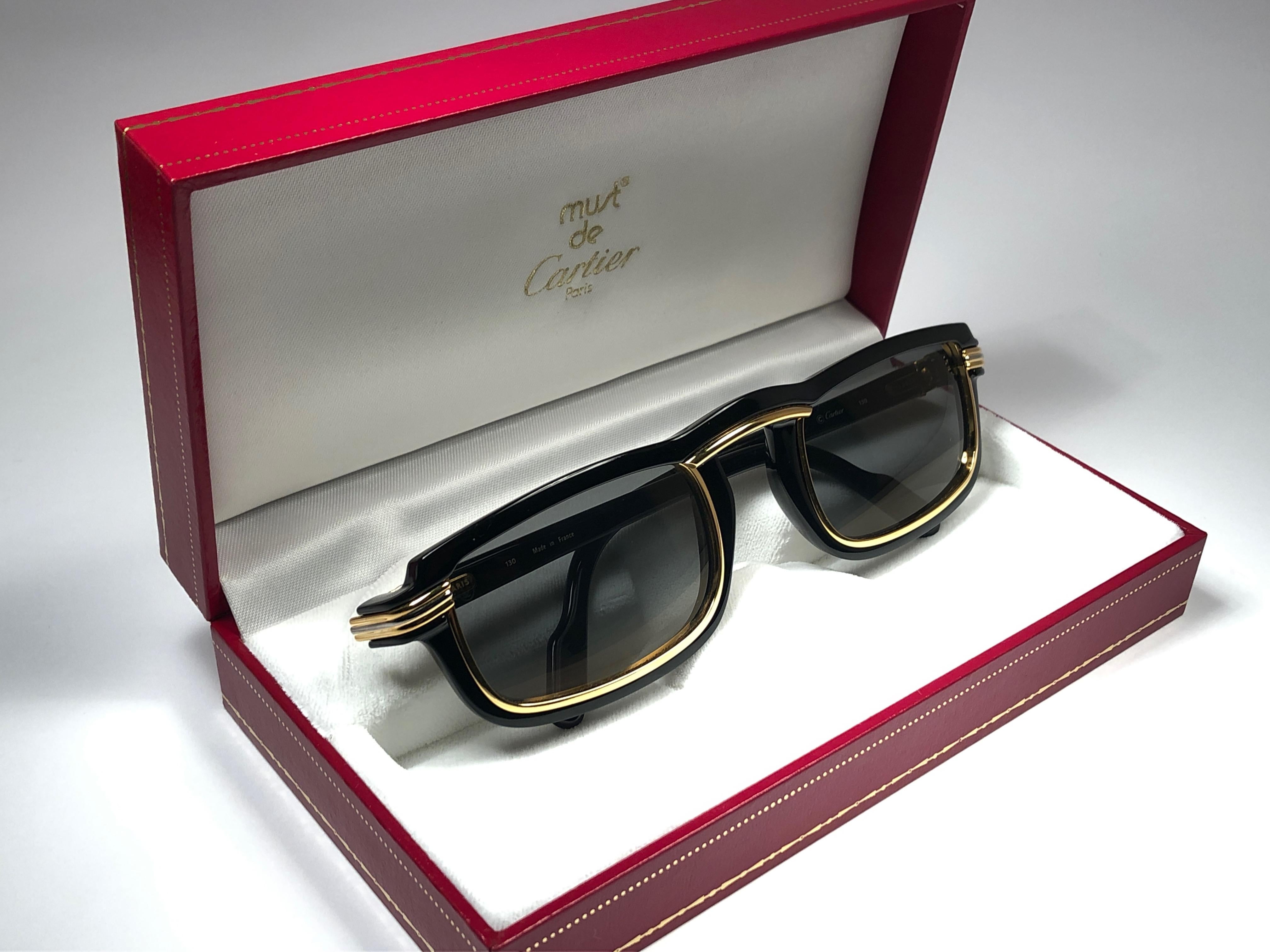 Vintage Cartier Vertigo Gold- und Schwarze 54MM-Sonnenbrille, Vintage, Frankreich, 1991 (Grau) im Angebot