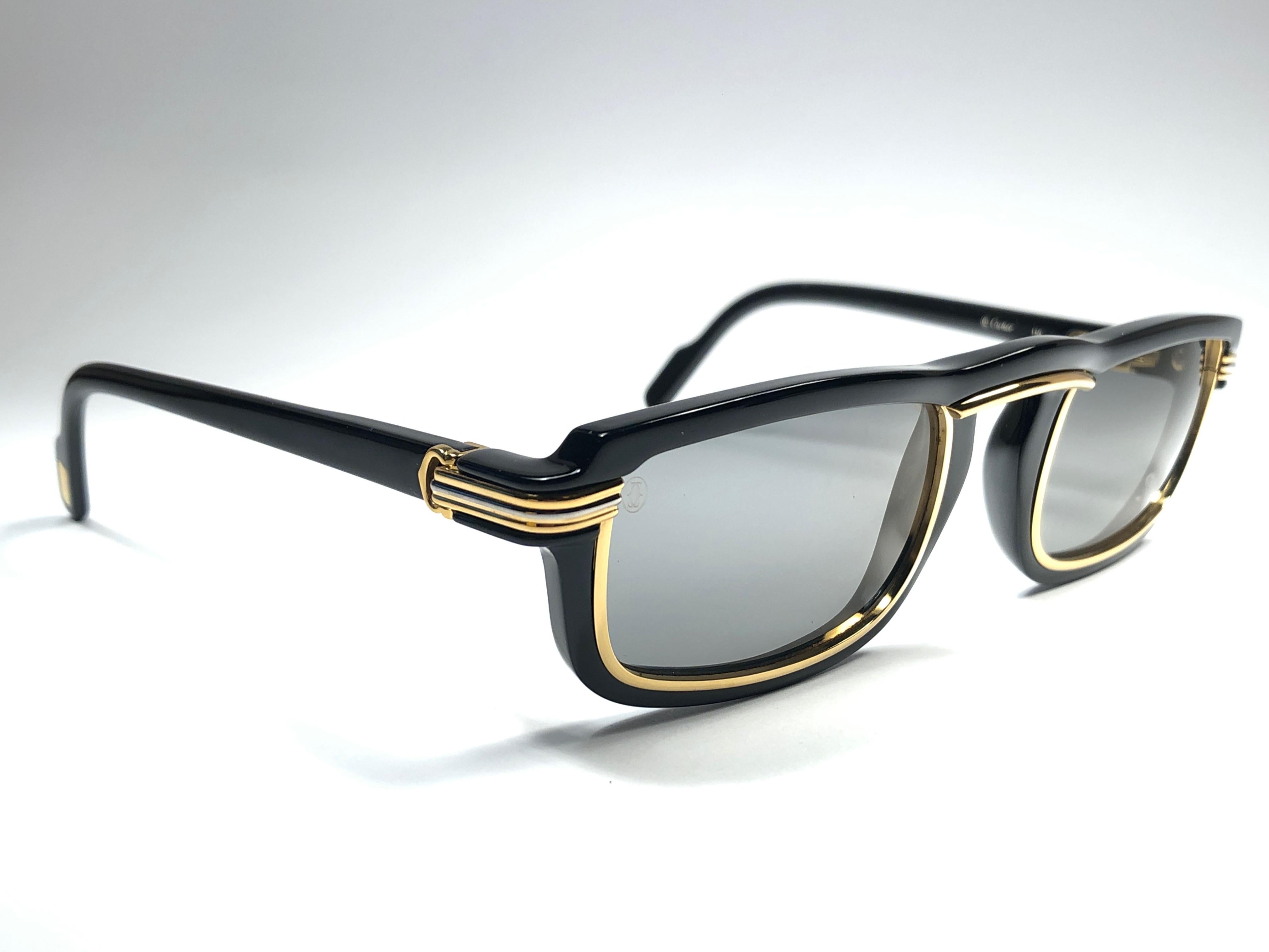 Vintage Cartier Vertigo Gold- und Schwarze 54MM-Sonnenbrille, Vintage, Frankreich, 1991 für Damen oder Herren im Angebot
