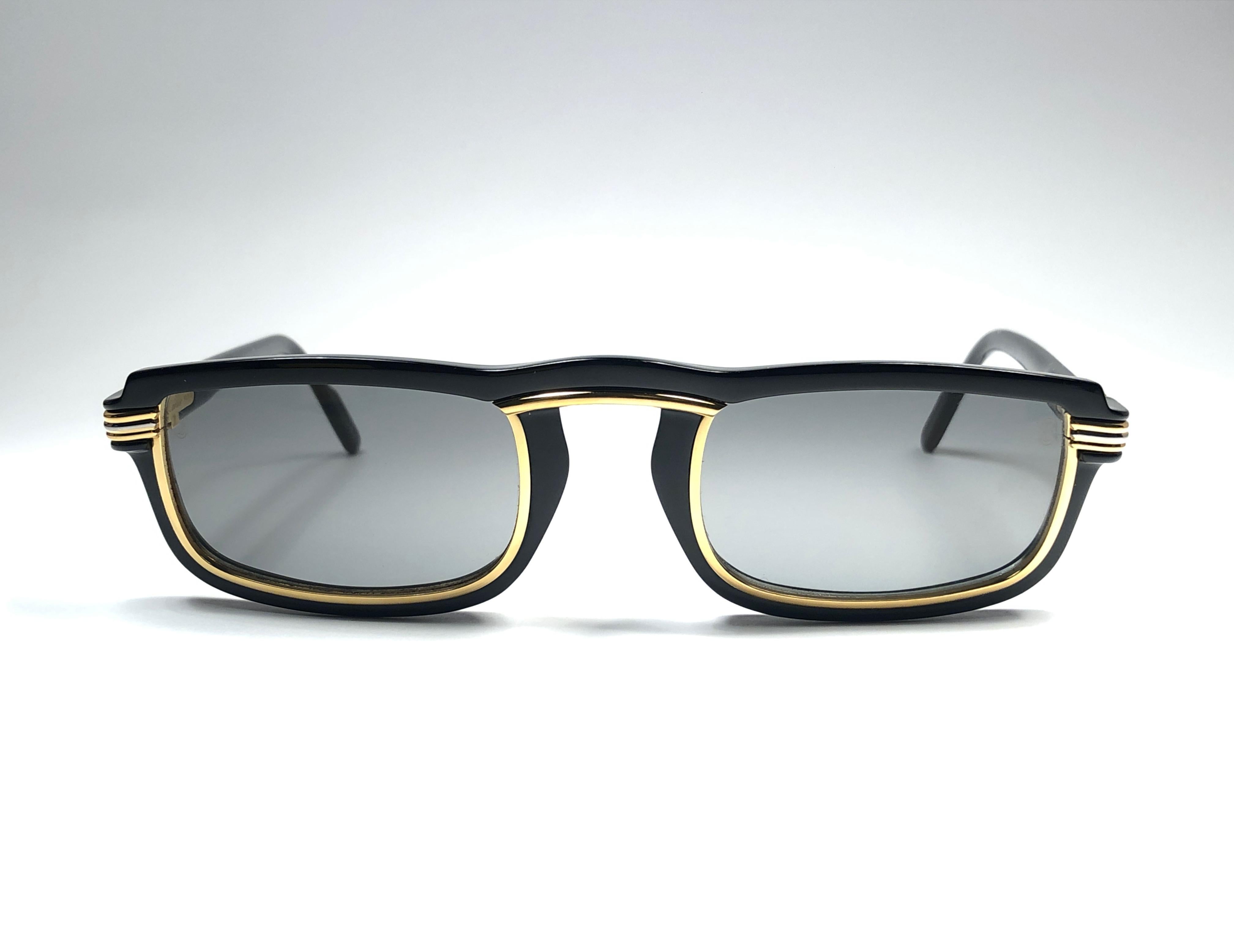 Vintage Cartier Vertigo Gold- und Schwarze 54MM-Sonnenbrille, Vintage, Frankreich, 1991 im Angebot 1
