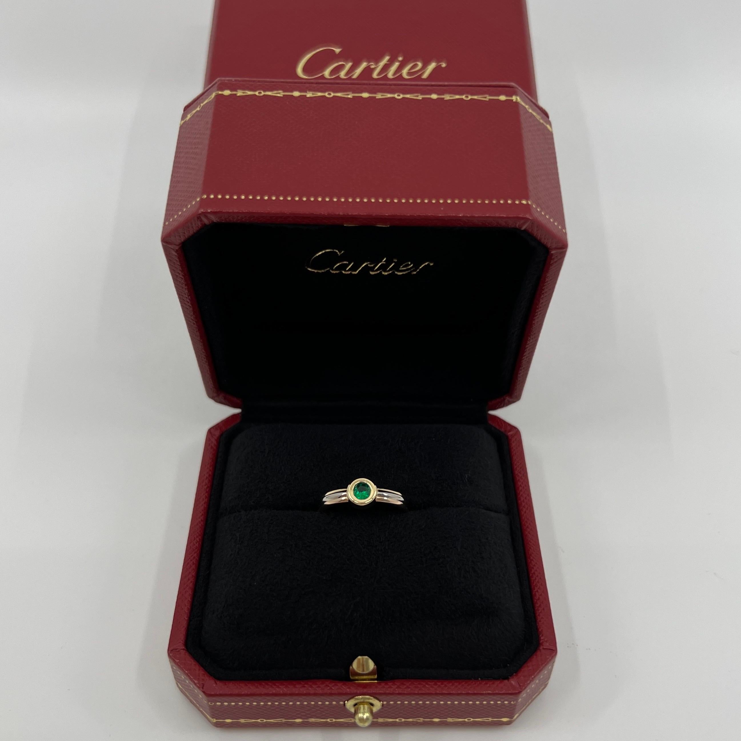 Vintage Cartier Esmeralda Vívida Redonda 18k Tricolor Oro Multitono Anillo Solitario en Excelente Estado en Birmingham, GB