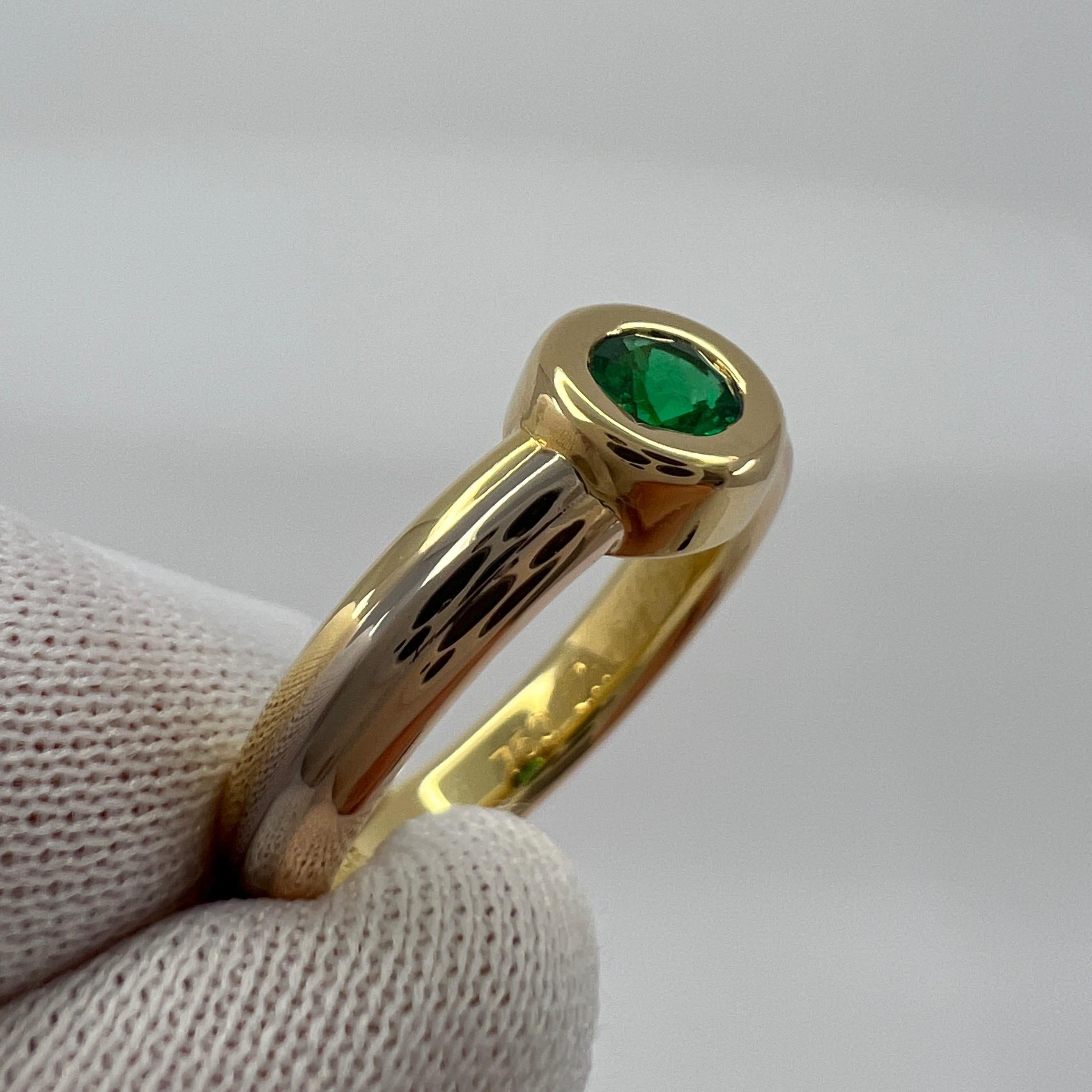 Femenino o masculino Vintage Cartier Esmeralda Vívida Redonda 18k Tricolor Oro Multitono Anillo Solitario