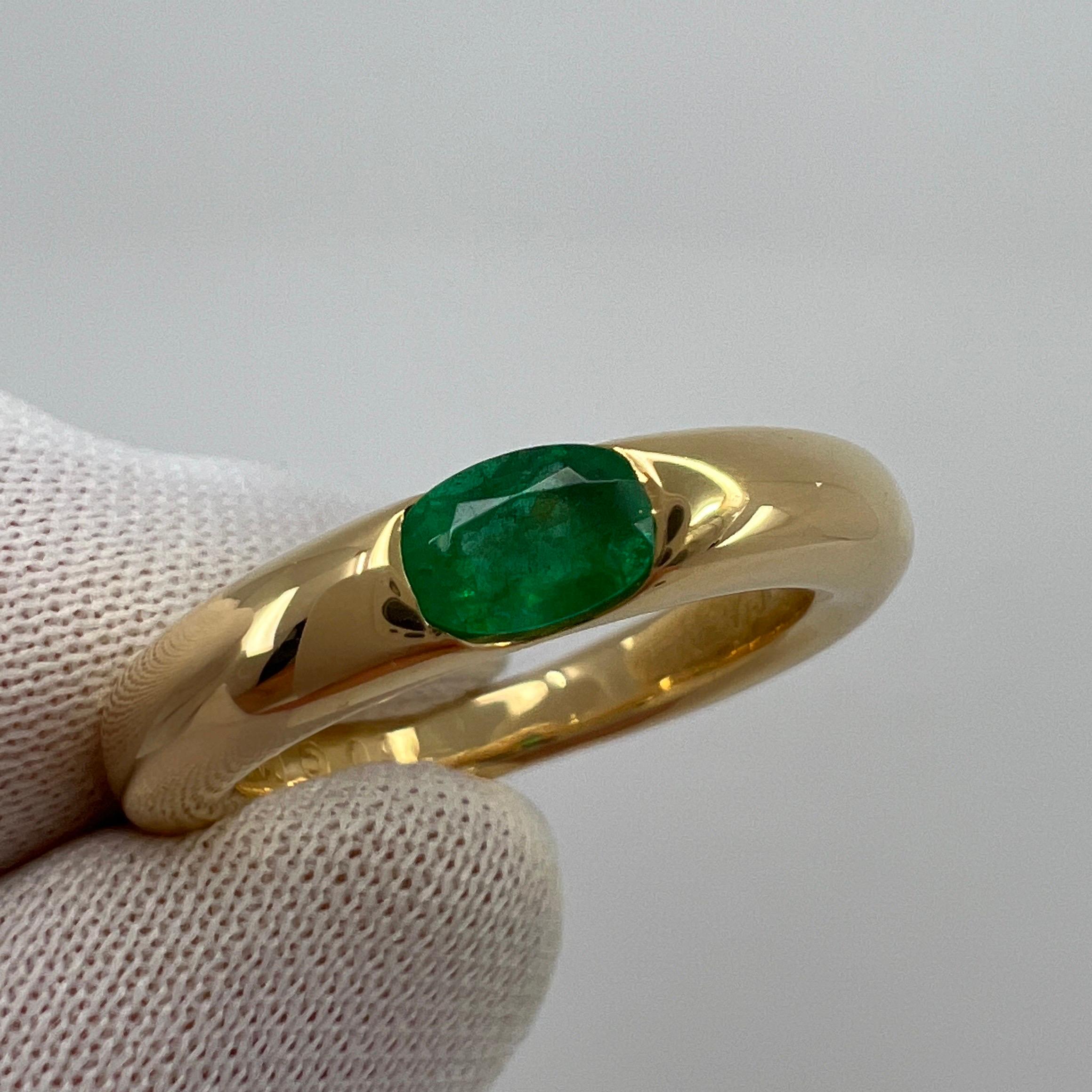 Vintage Cartier Vivid Green Emerald Ellipse 18k Yellow Gold Solitaire Ring In Excellent Condition In Birmingham, GB