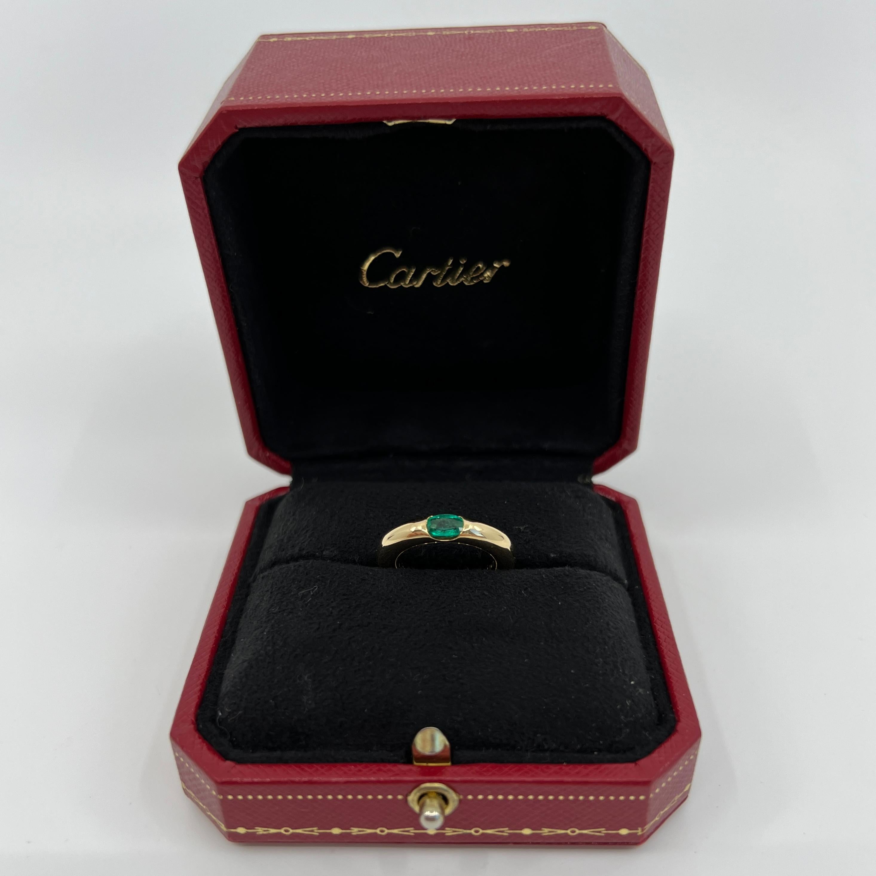 Women's or Men's Vintage Cartier Vivid Green Emerald Ellipse 18k Yellow Gold Solitaire Ring