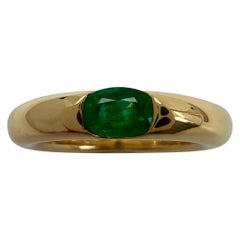 Anello solitario d'epoca Cartier con smeraldo verde vivo e ellisse in oro giallo 18 carati