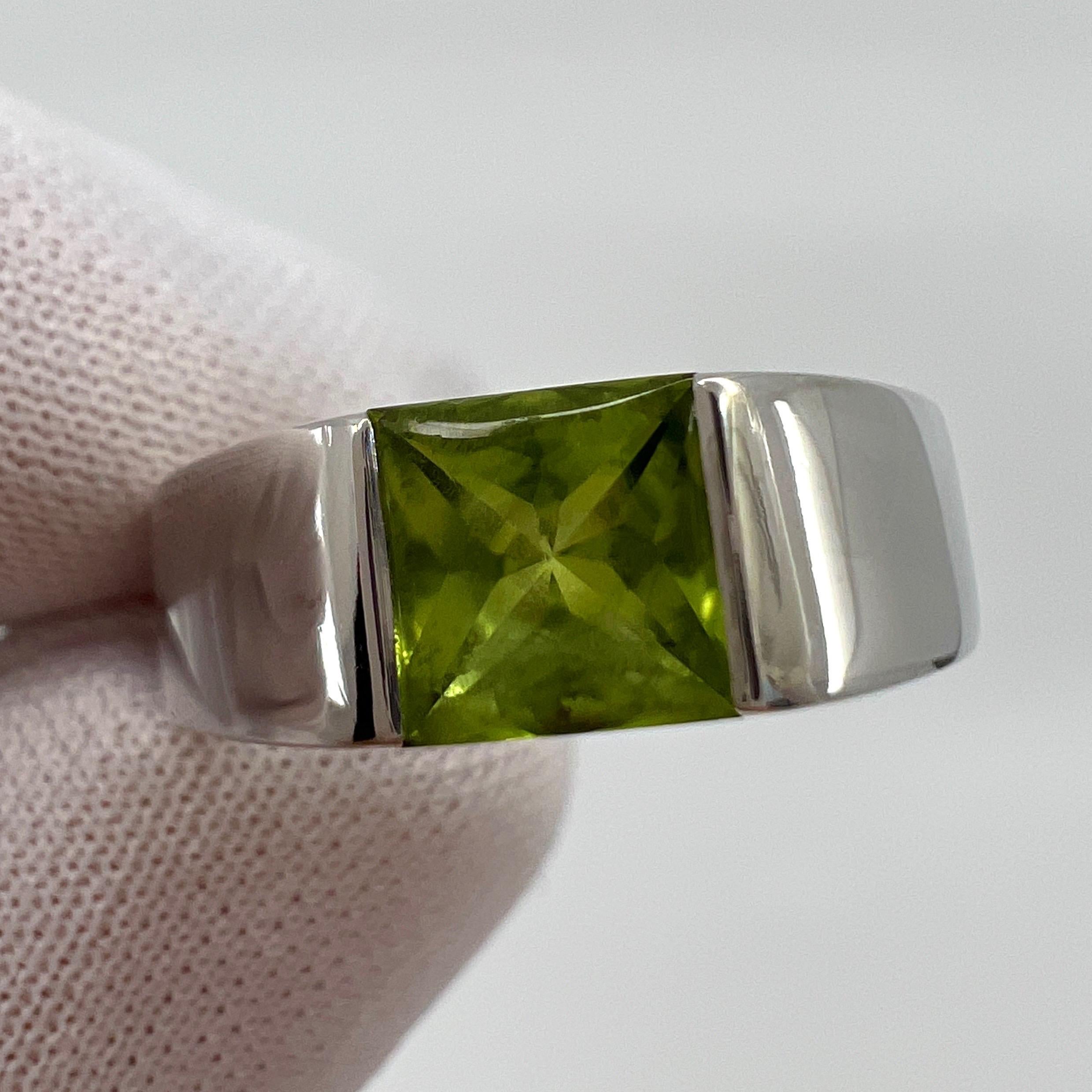 Women's or Men's Vintage Cartier Vivid Green Peridot 18 Karat White Gold Tank Band Solo Ring