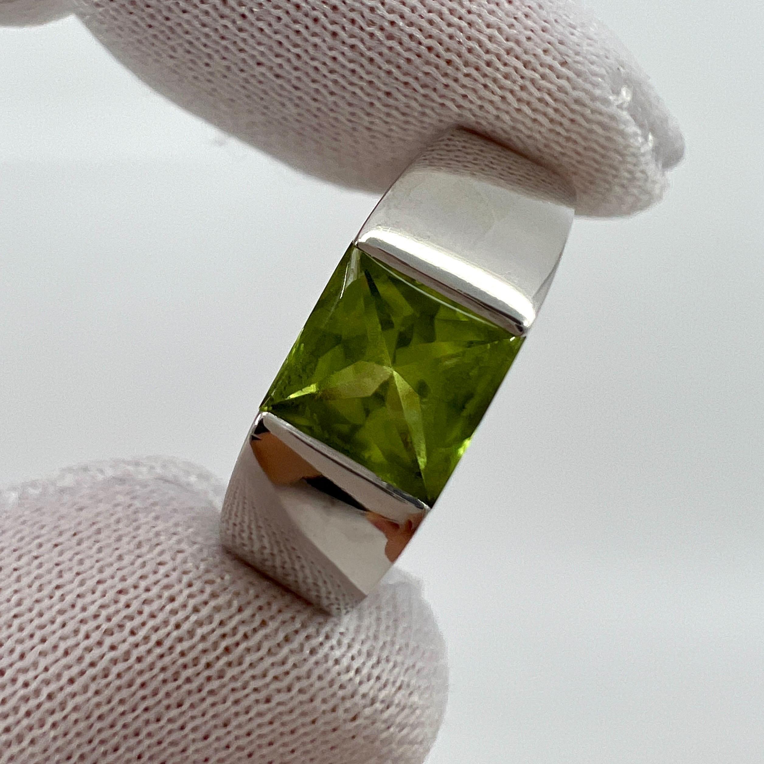 Vintage Cartier Vivid Green Peridot 18 Karat White Gold Tank Band Solo Ring 3