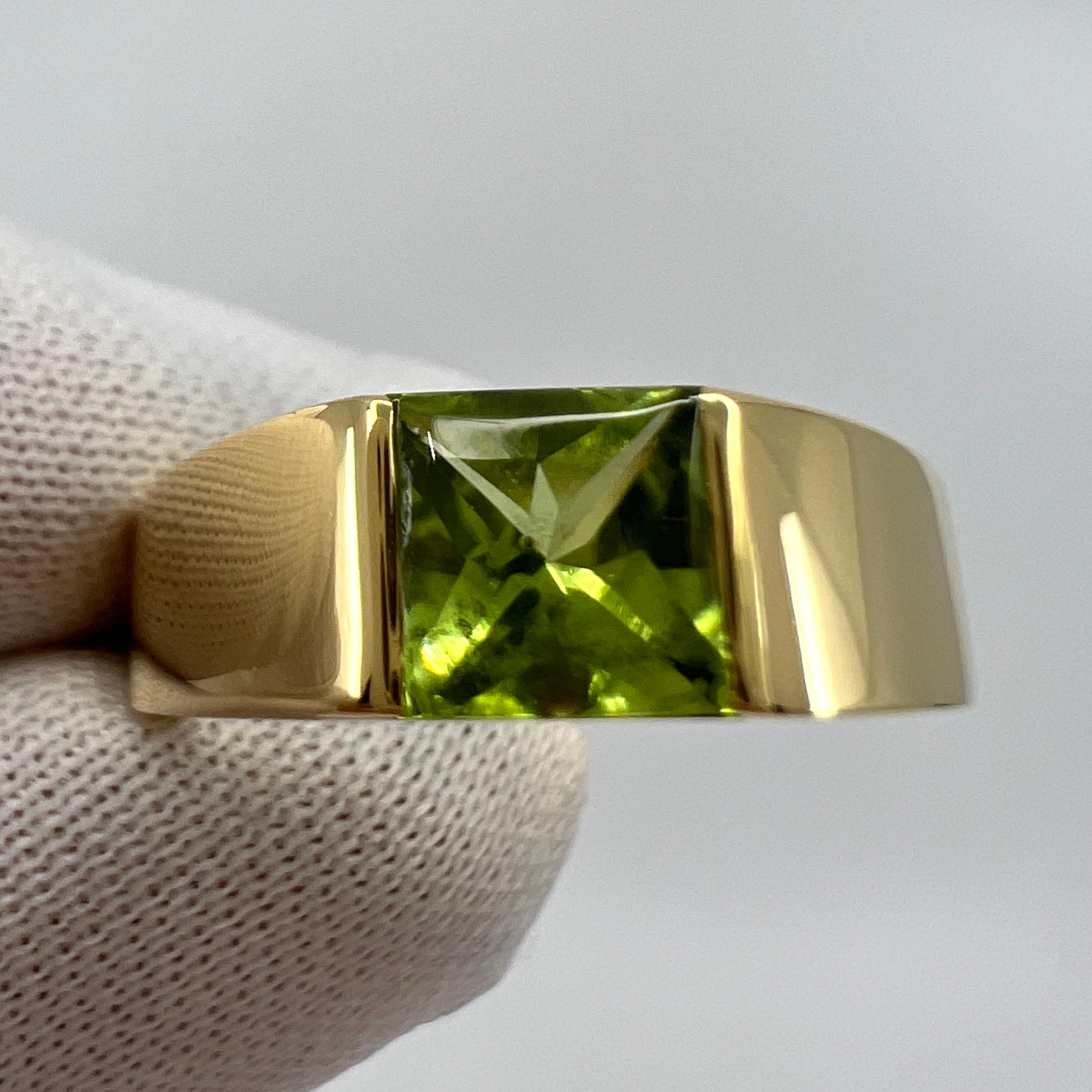 Vintage Cartier Vivid Green Peridot 18k Gelbgold Tank Band Solo Band Ring (Carréeschliff) im Angebot