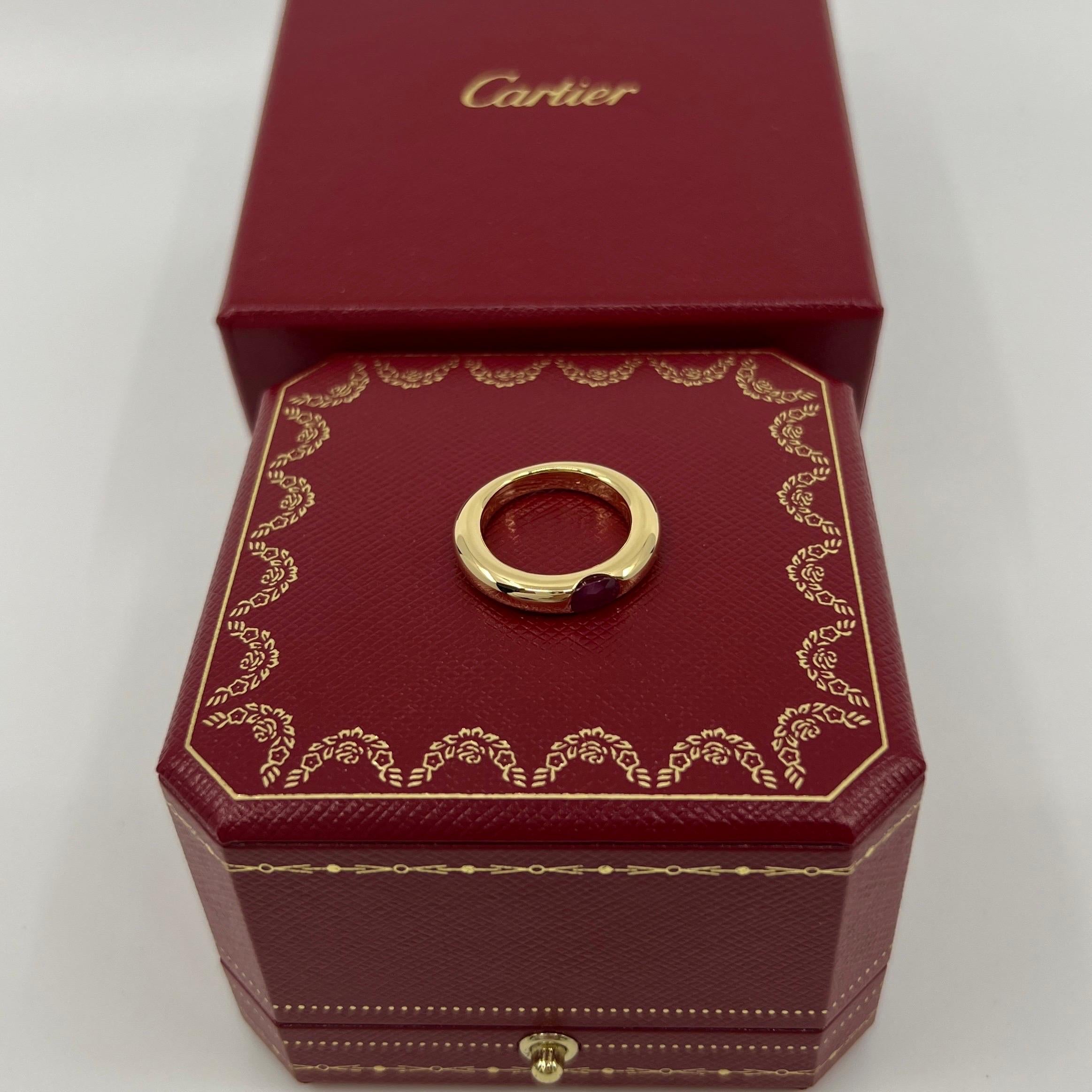 Women's or Men's Vintage Cartier Vivid Red Ruby Ellipse 18k Yellow Gold Oval Cut Solitaire Ring