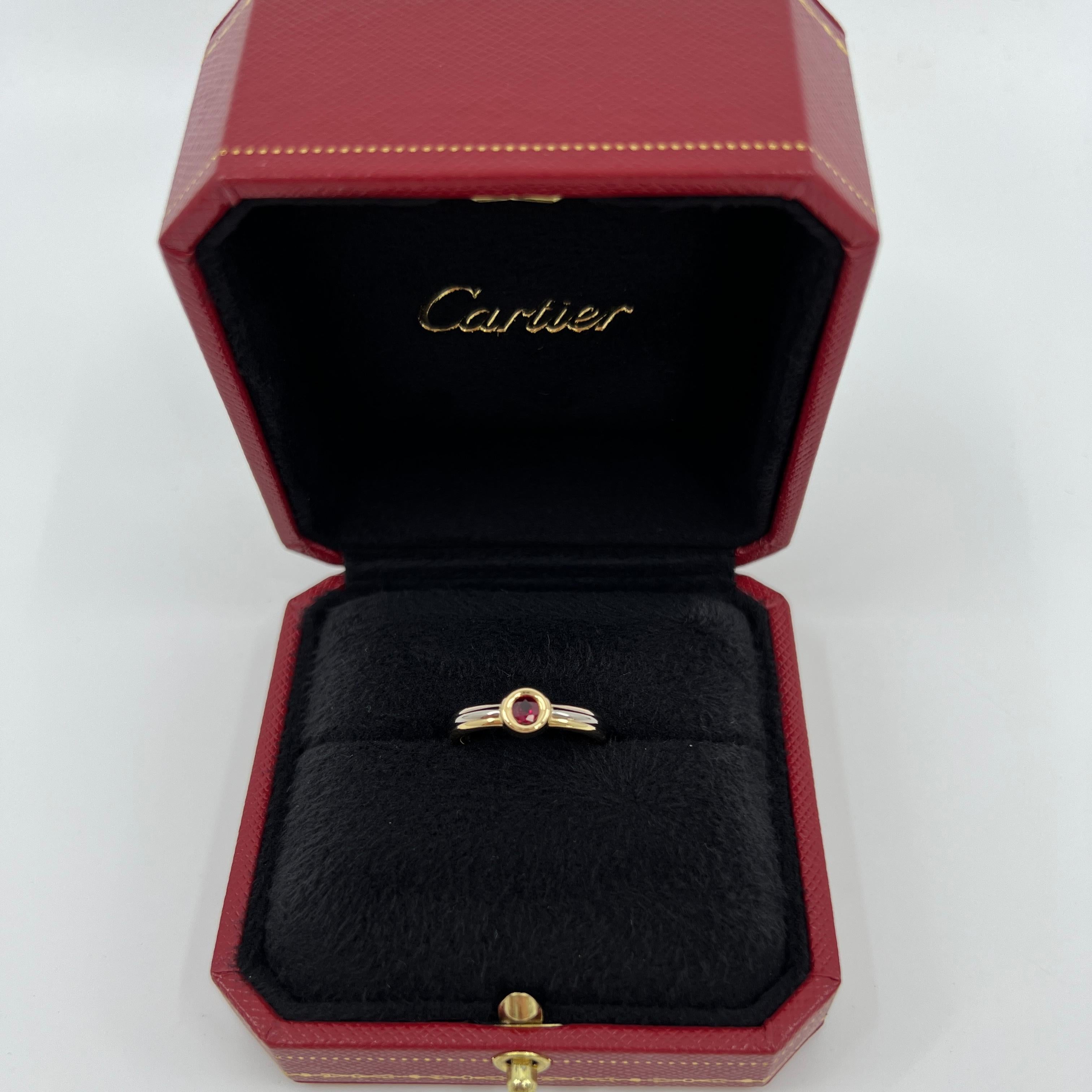 Vintage Cartier Vivid Ruby Round 18k Tricolour Multi Tone Gold Solitaire Ring 47 In Excellent Condition In Birmingham, GB