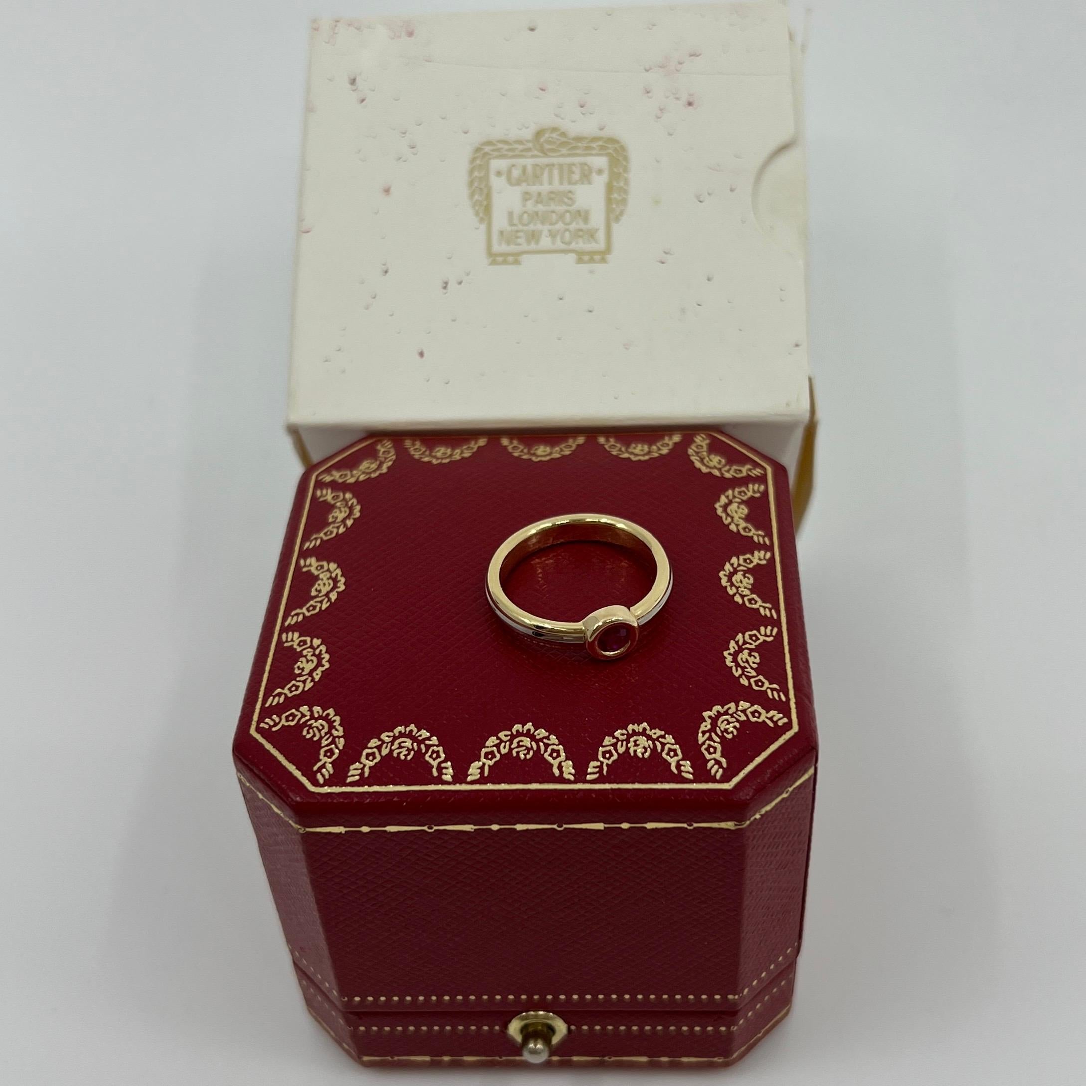 Vintage Cartier Vivid Ruby Round 18k Tricolour Multi Tone Gold Solitaire Ring In Excellent Condition In Birmingham, GB