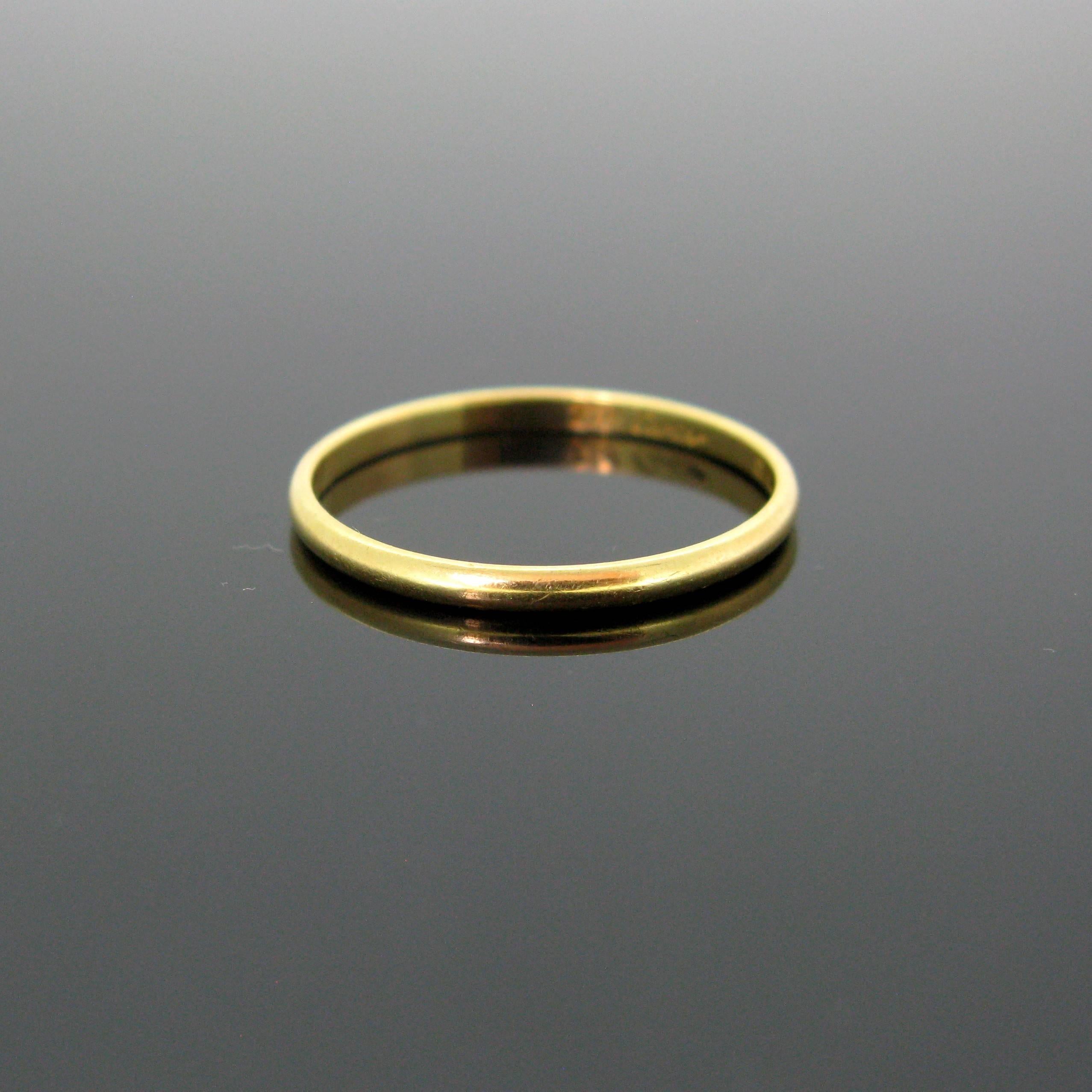 This vintage wedding ring from Cartier is made in 18kt yellow gold. It is a classic wedding band numbered 61 985619. If you are after a classic elegant and chic look for your wedding band then this is for you. It can also easily be stacked with