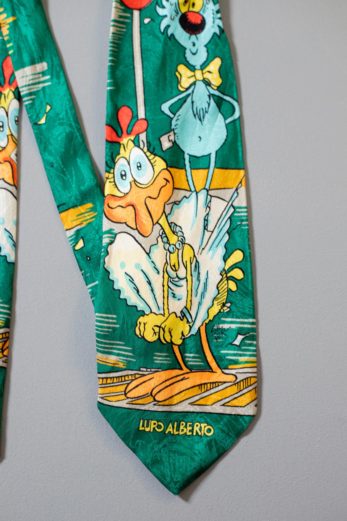 Bizarre tie ideal for Lupo Alberto lovers, it is made in silk and designed by Cartiush. Decorated with the drawings of Lupo Alberto and his girlfriend Marta on a bright green background. Perfect for a nice evening with friends, to be combined with