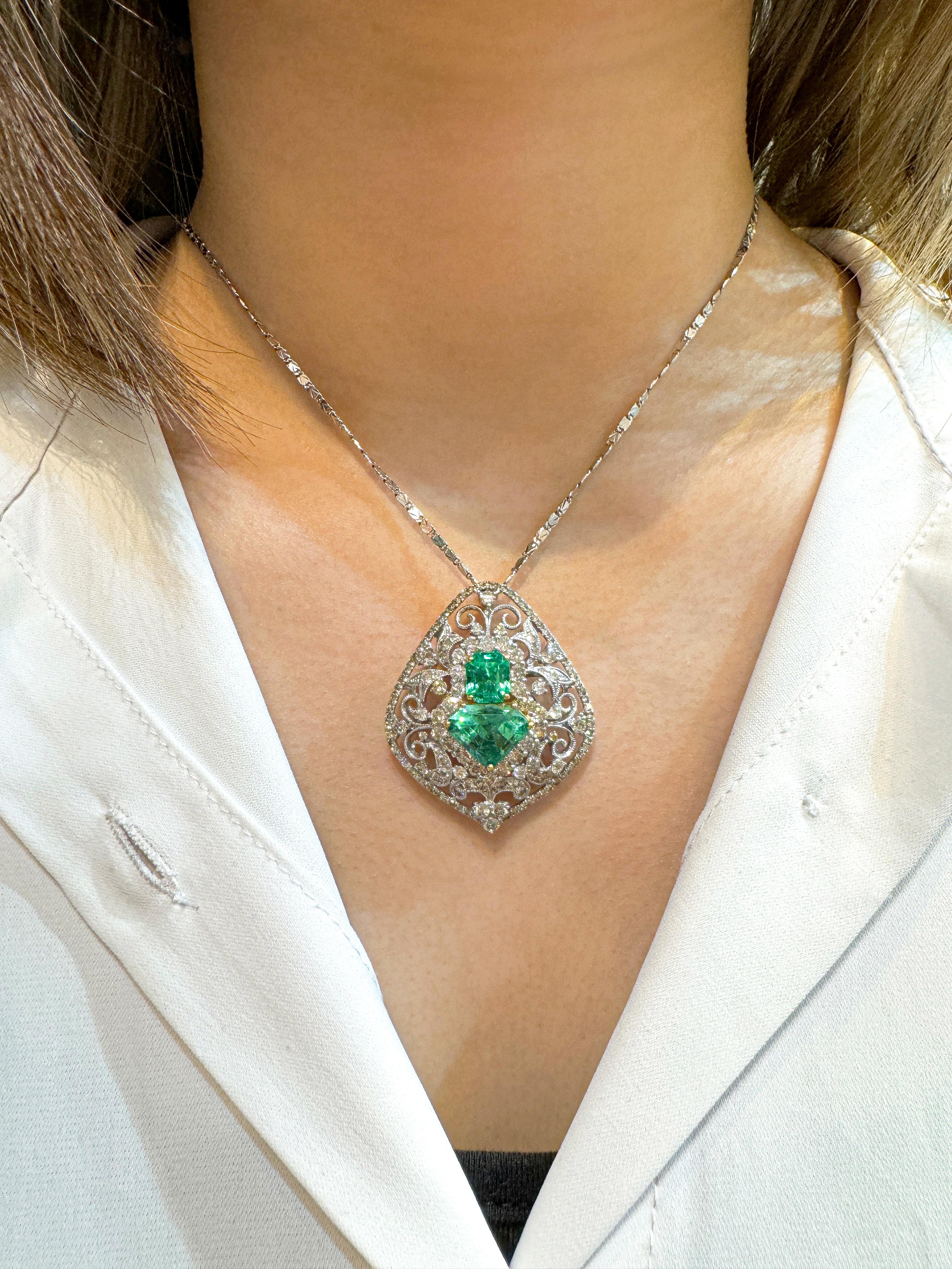 Vintage Carved 18K White Gold Pendant Necklace With Shield Cut Emeralds For Sale 3