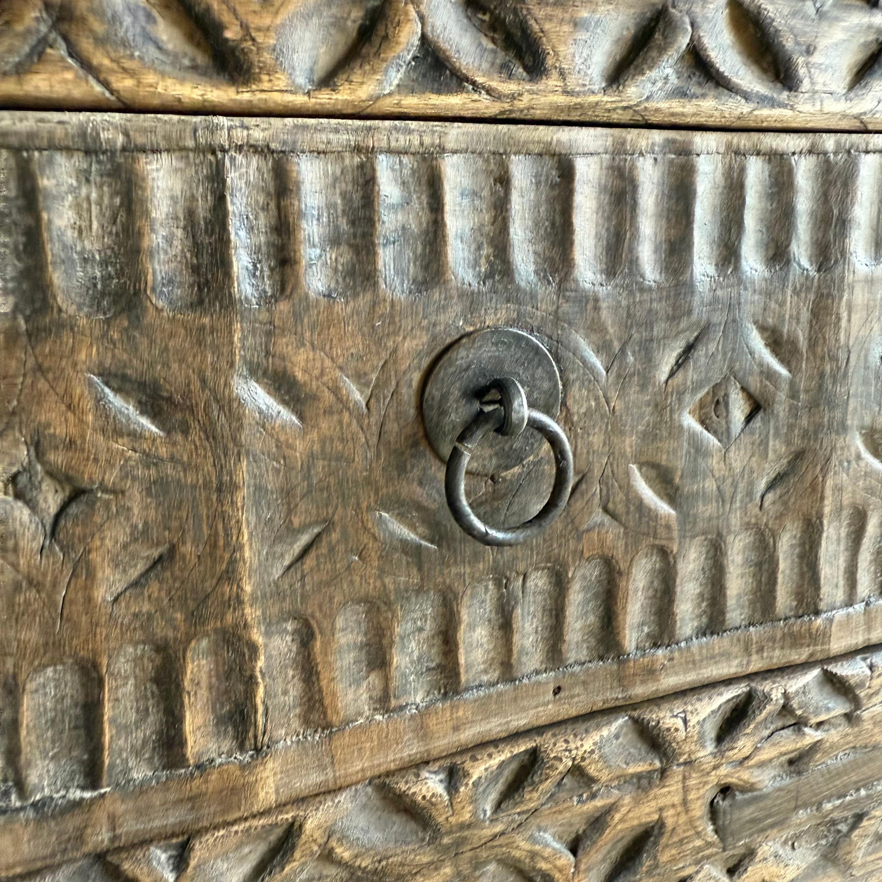 Vintage Carved 4 Drawer Console with Carvings For Sale 9