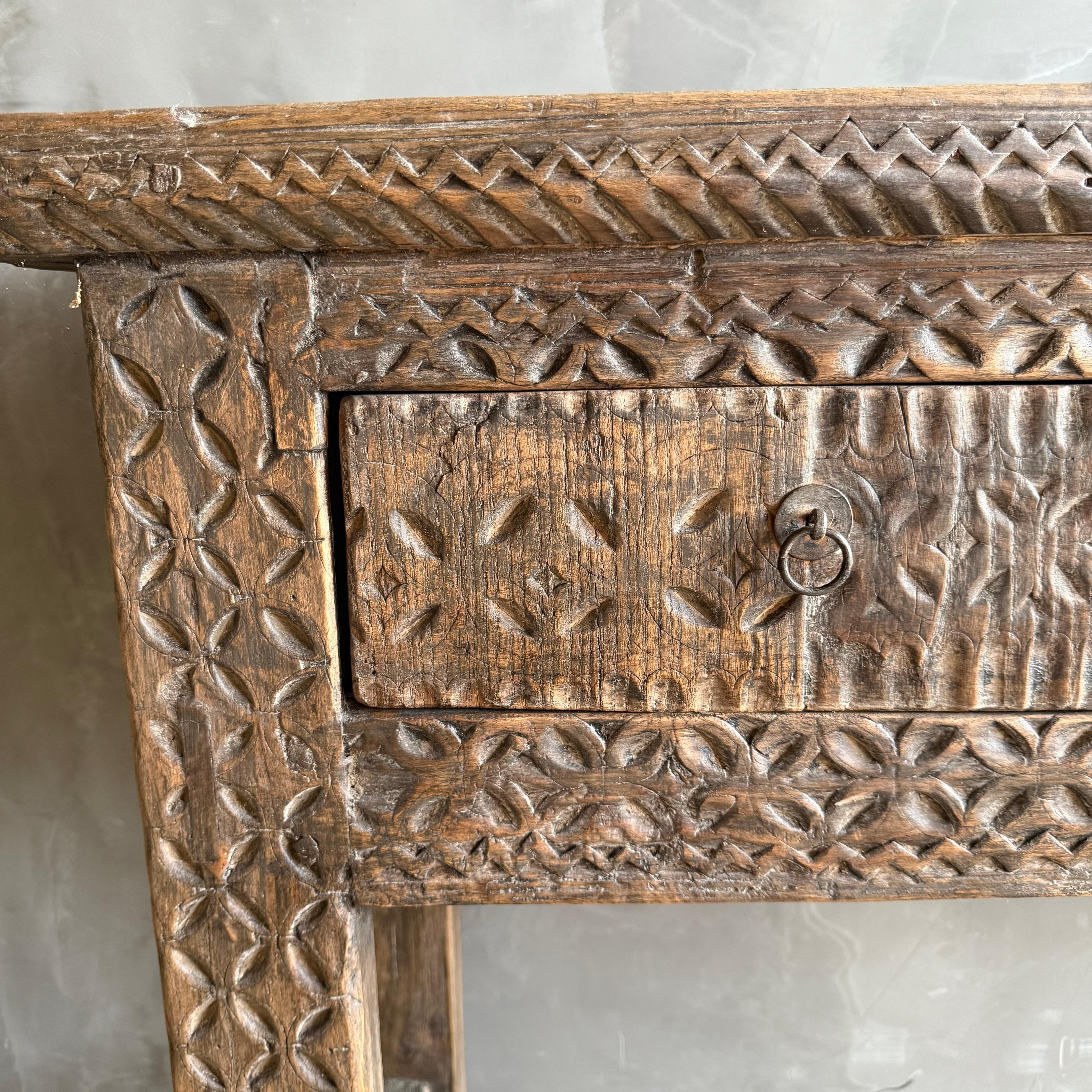 Vintage Carved 4 Drawer Console with Carvings For Sale 4