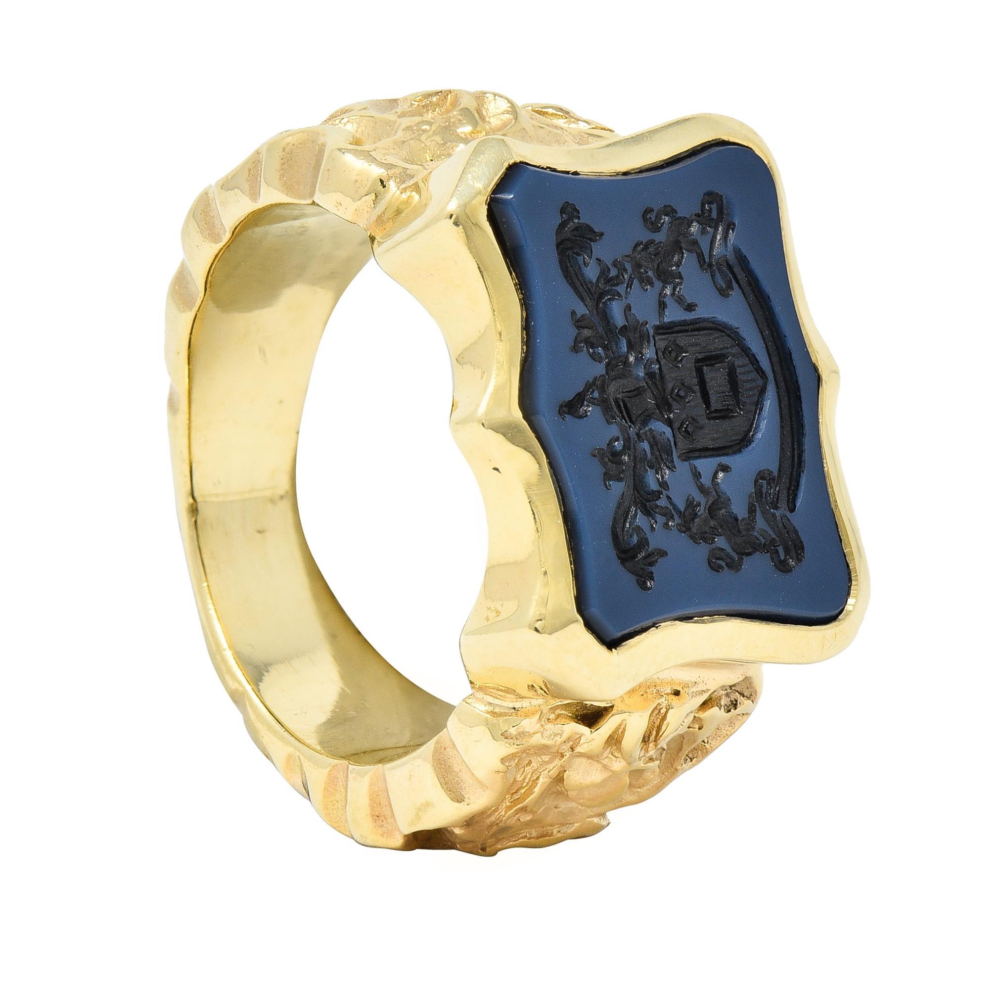 Vintage Carved Agate 14 Karat Yellow Gold Crest Unisex Signet Ring For Sale 9