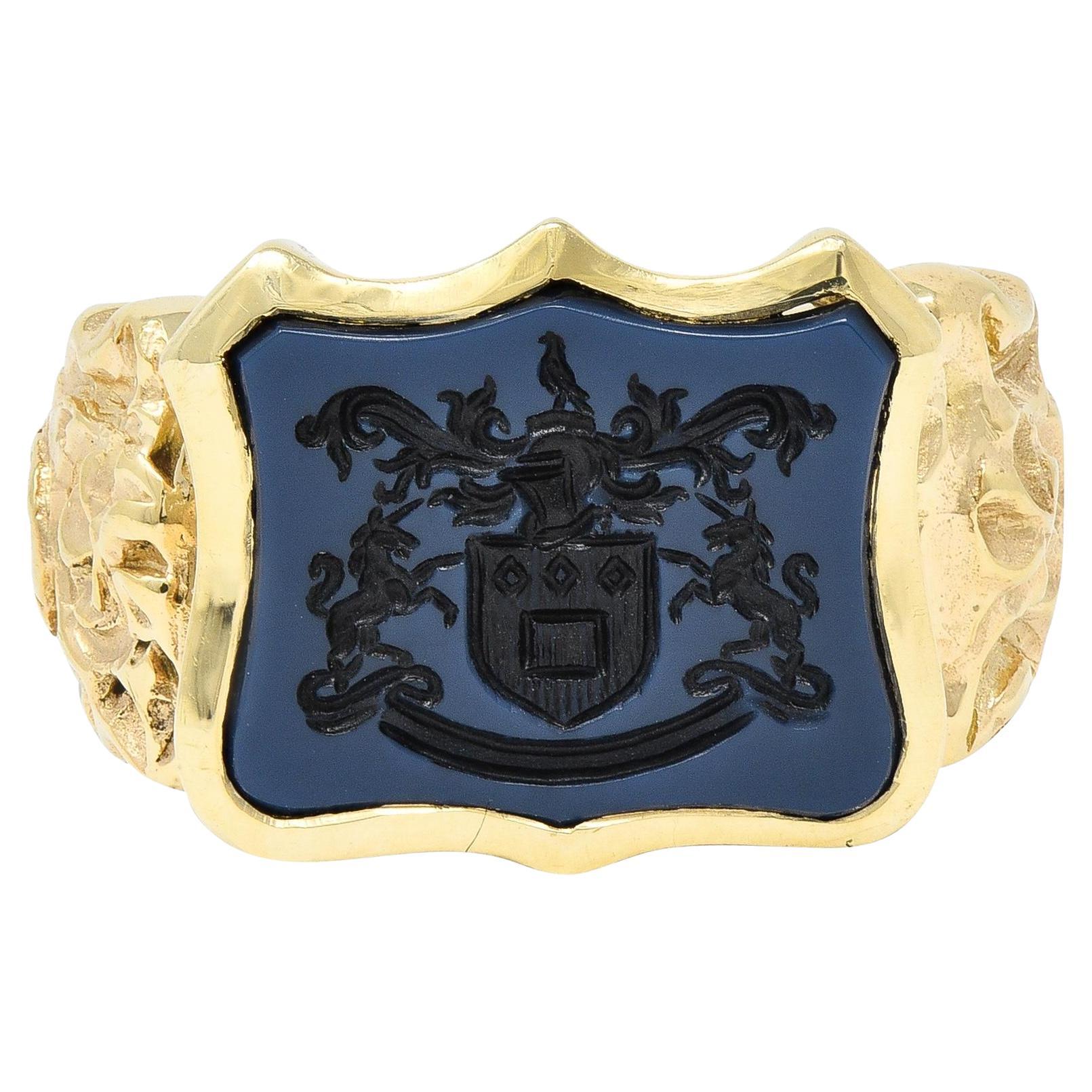 Vintage Carved Agate 14 Karat Yellow Gold Crest Unisex Signet Ring For Sale